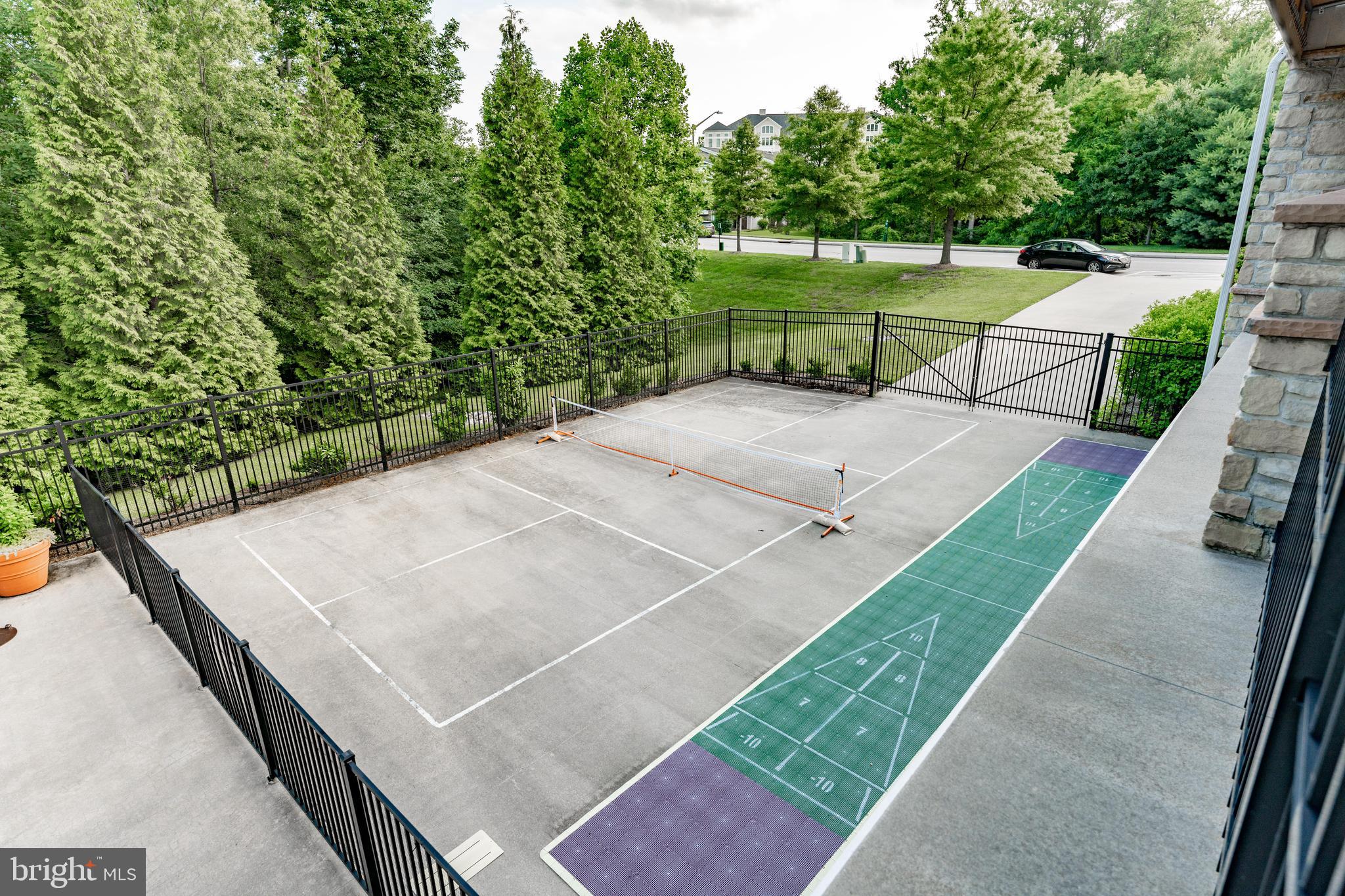 KENDALL OVERLOOK CONDOMINIUMS - Residential