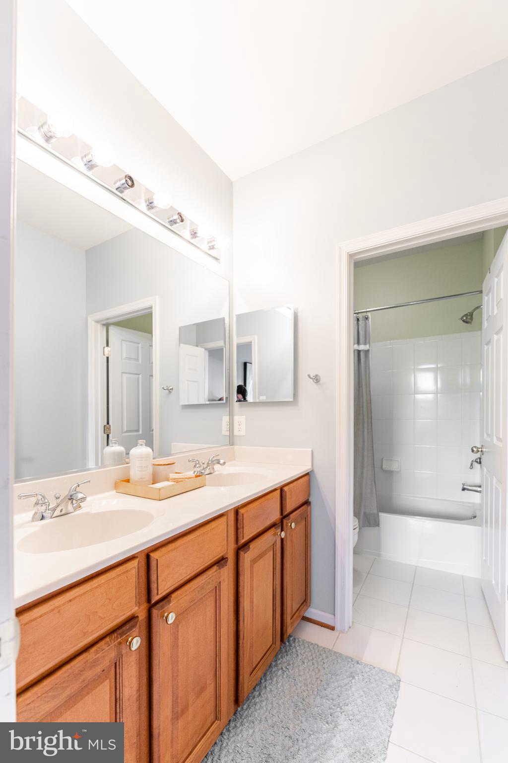 KENDALL OVERLOOK CONDOMINIUMS - Residential