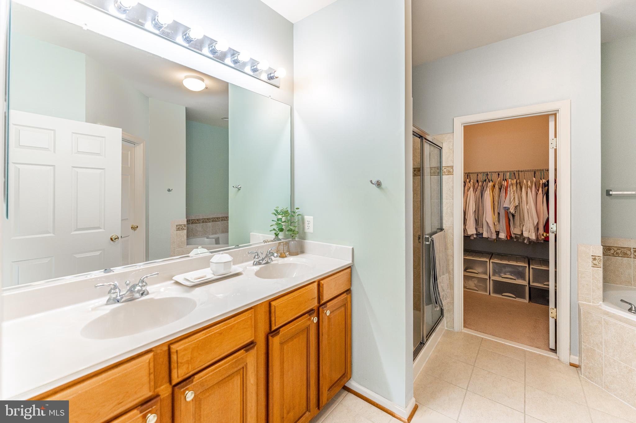 KENDALL OVERLOOK CONDOMINIUMS - Residential