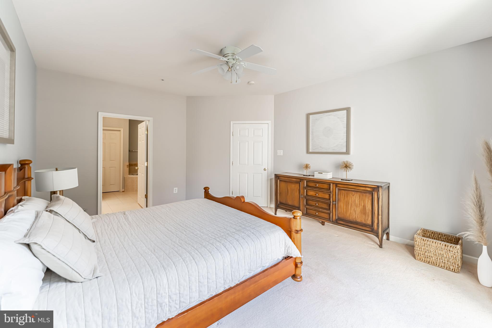 KENDALL OVERLOOK CONDOMINIUMS - Residential