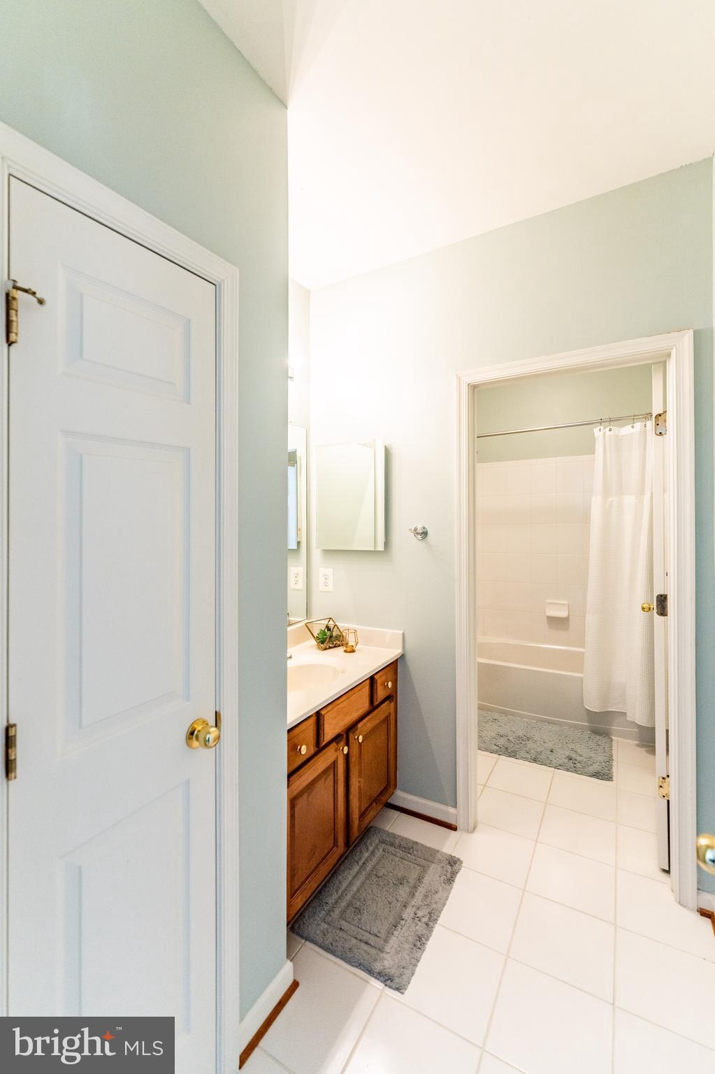 KENDALL OVERLOOK CONDOMINIUMS - Residential