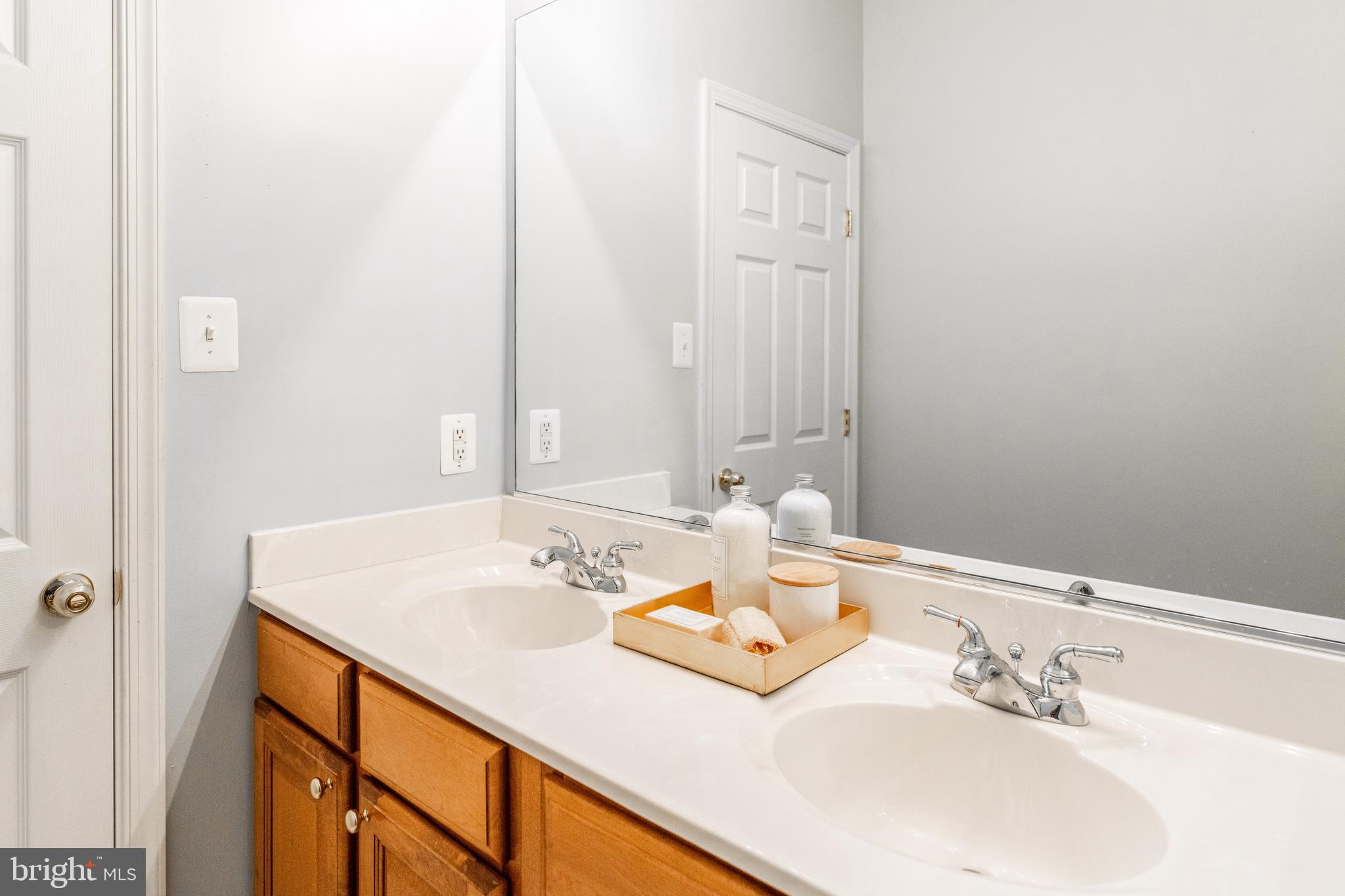 KENDALL OVERLOOK CONDOMINIUMS - Residential