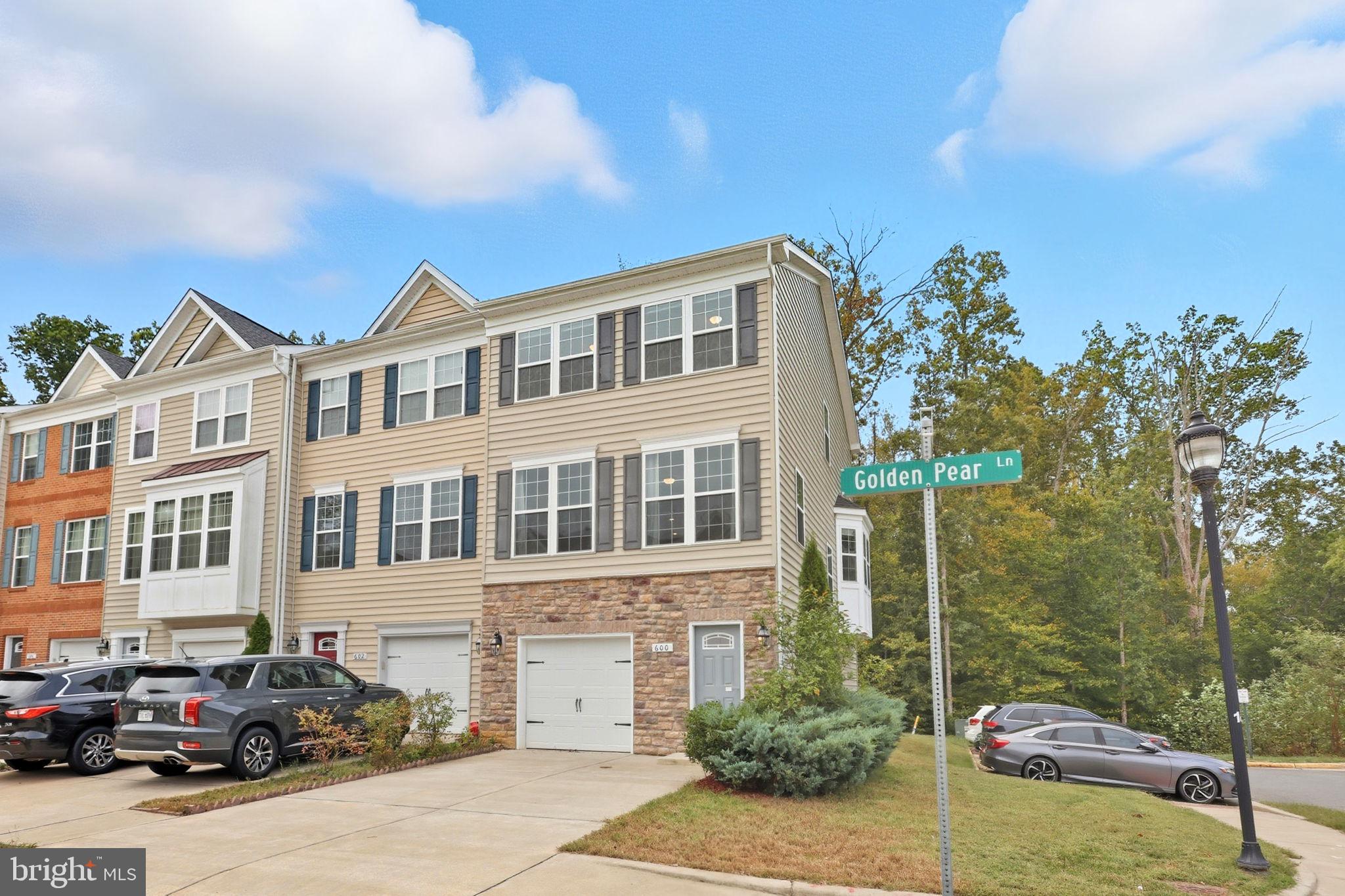 600 GOLDEN PEAR LANE