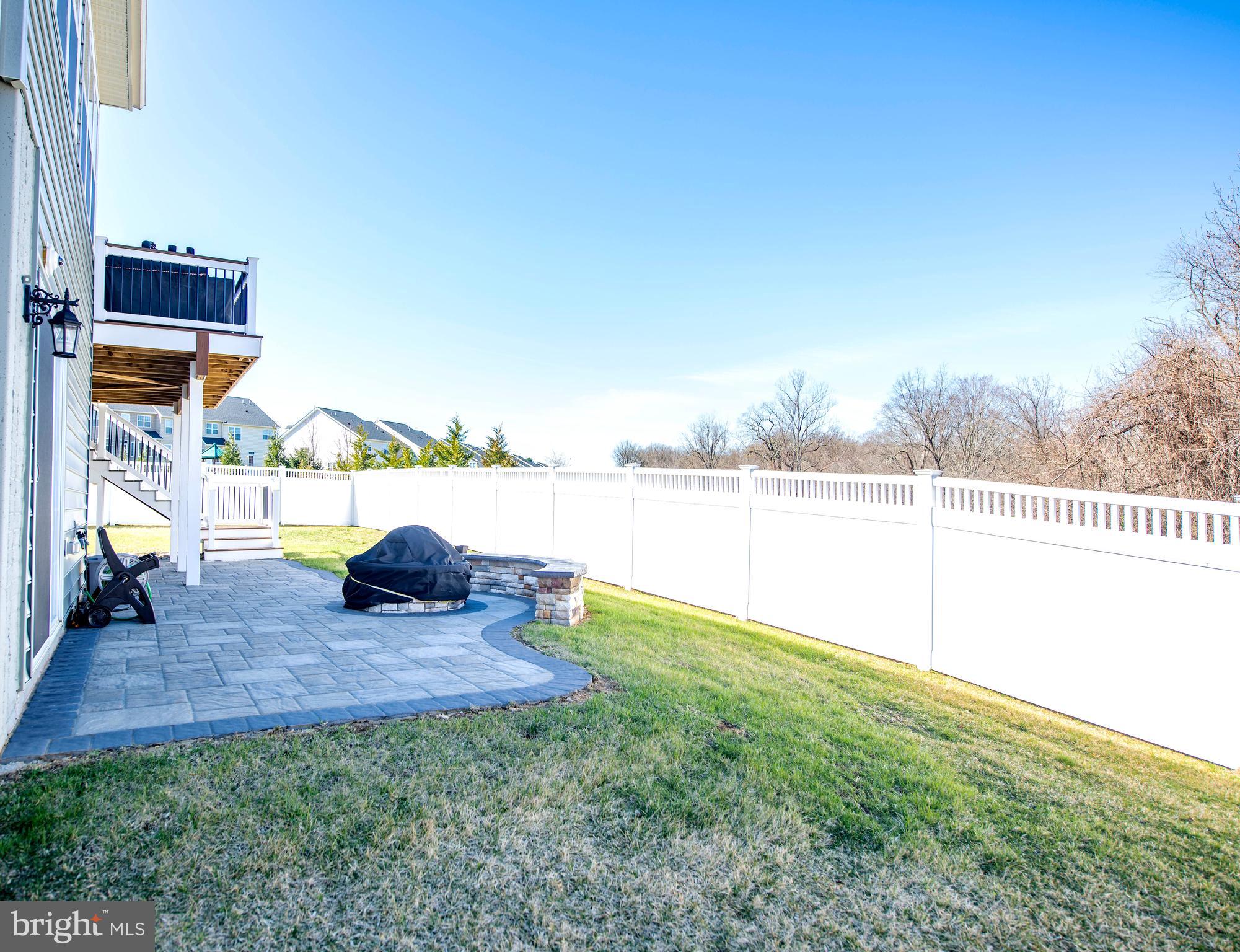 LAUREL RIDGE - THE MEADOWS - Residential