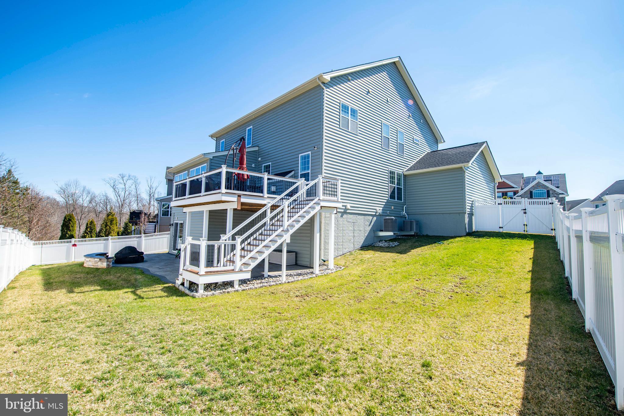 LAUREL RIDGE - THE MEADOWS - Residential