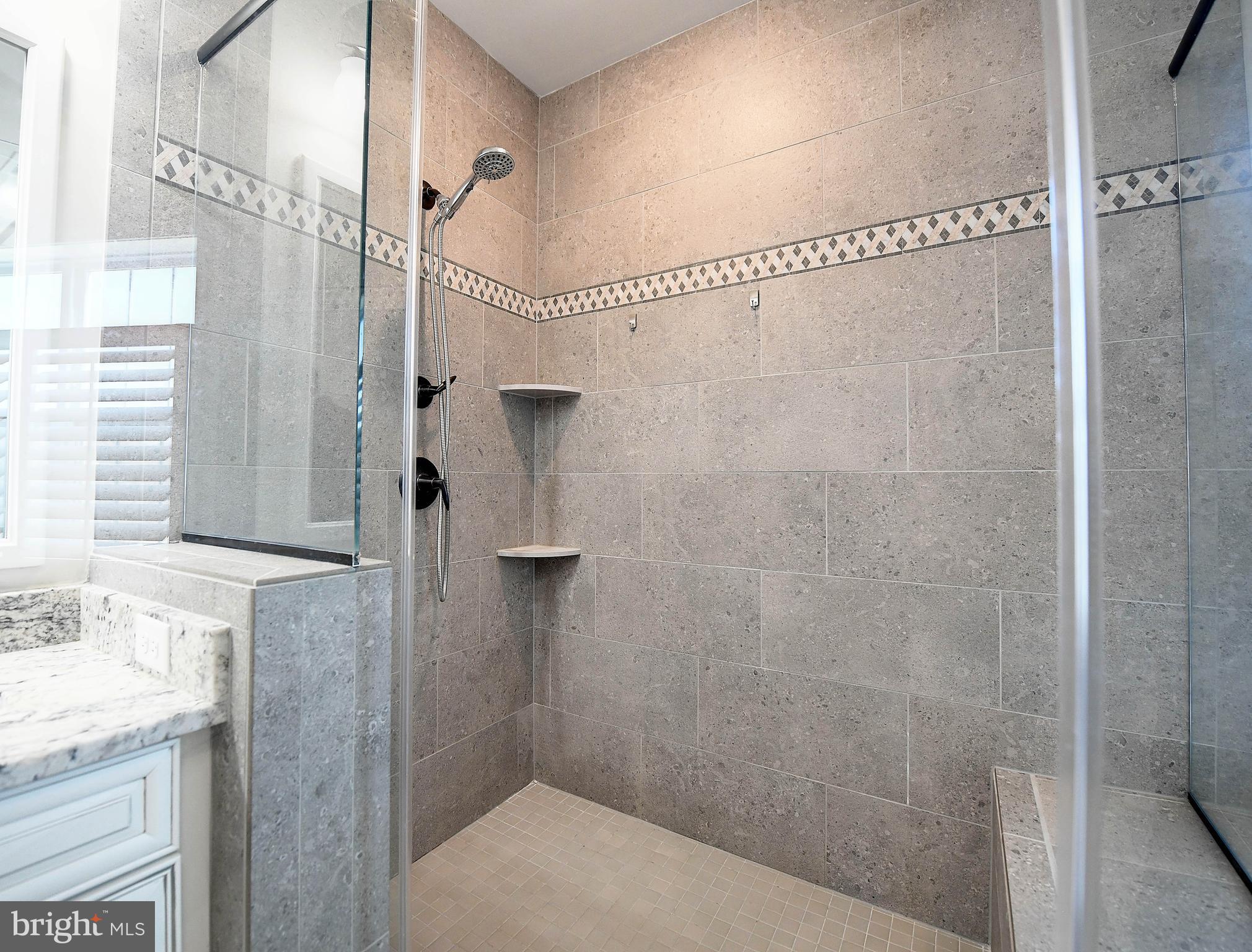 LAUREL RIDGE - THE MEADOWS - Residential