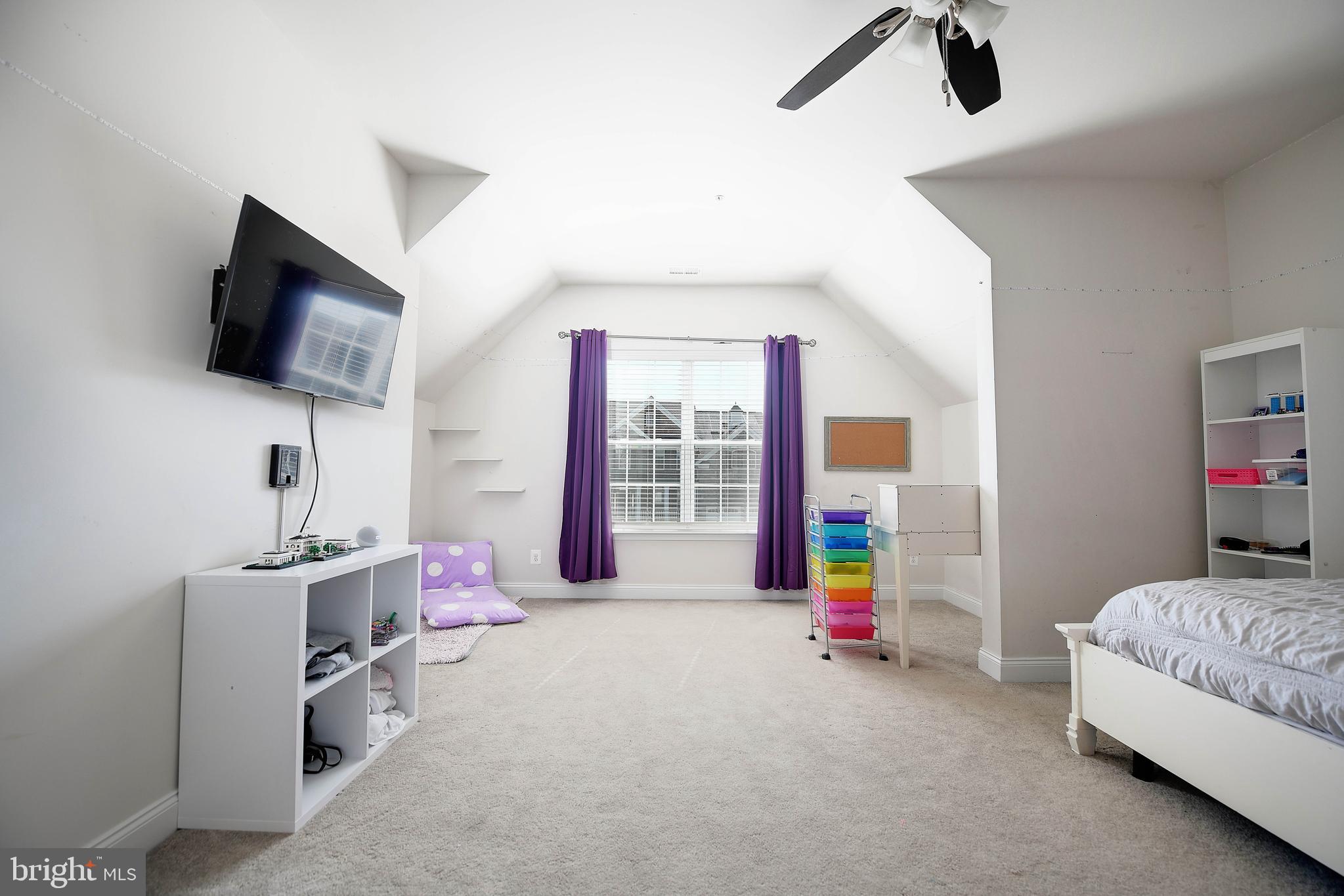 LAUREL RIDGE - THE MEADOWS - Residential