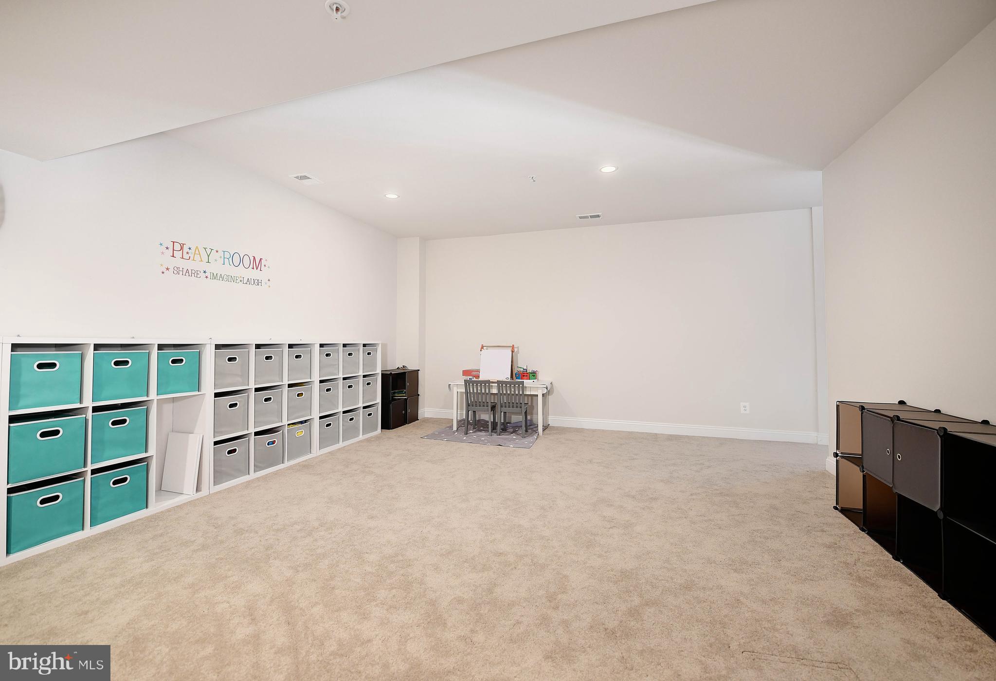 LAUREL RIDGE - THE MEADOWS - Residential