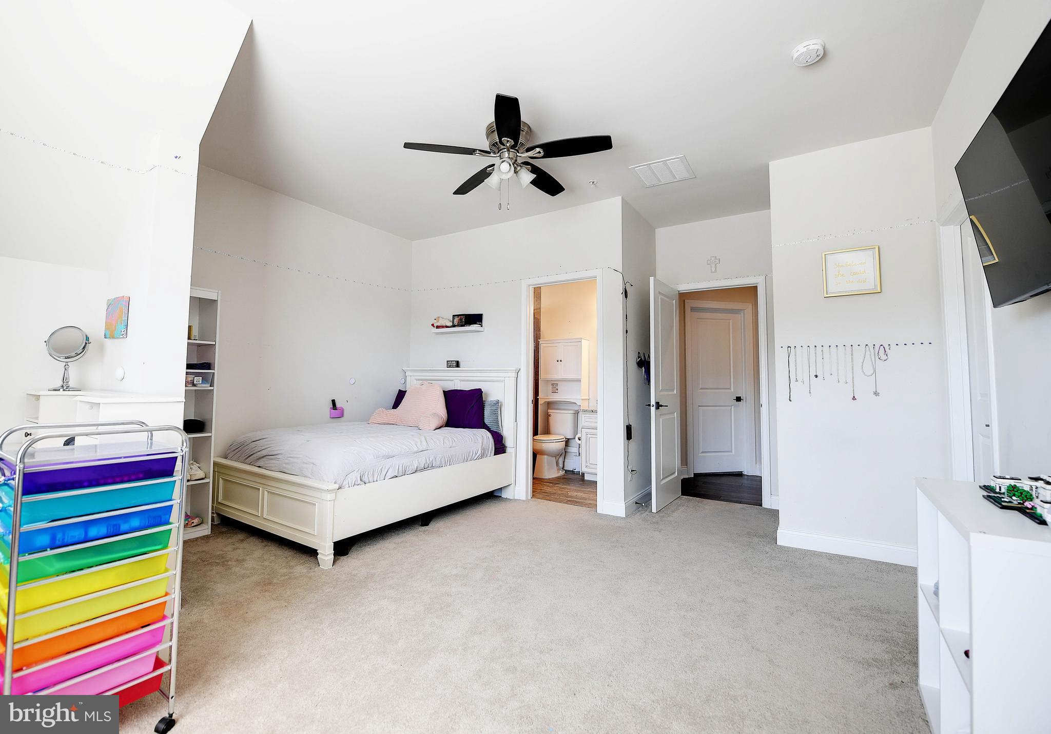 LAUREL RIDGE - THE MEADOWS - Residential