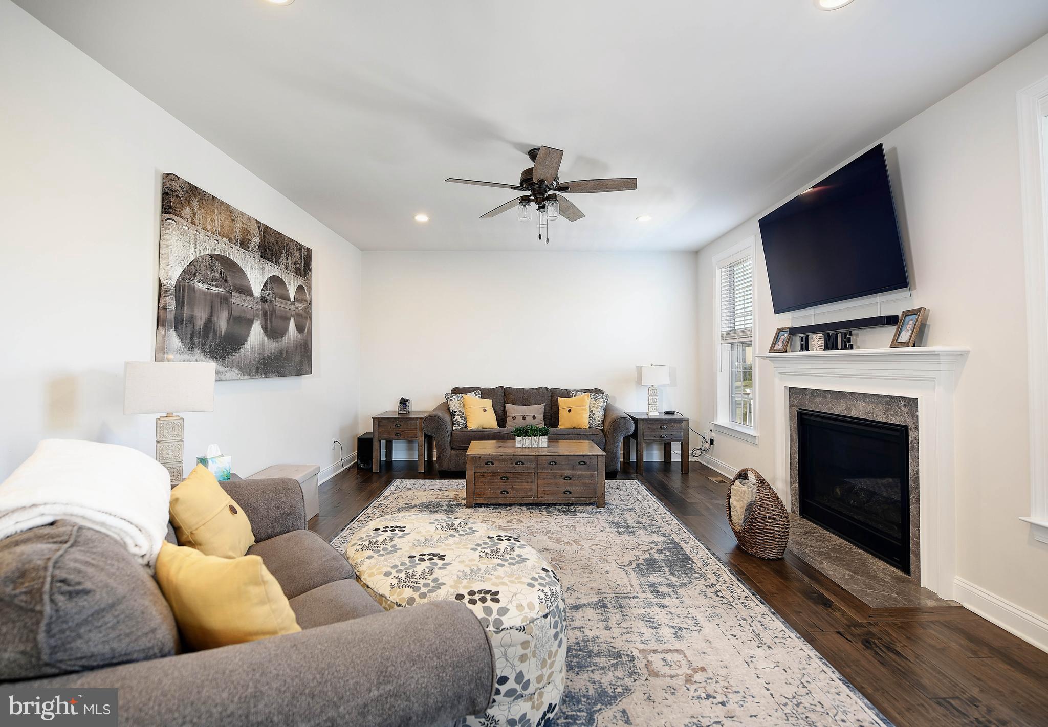 LAUREL RIDGE - THE MEADOWS - Residential