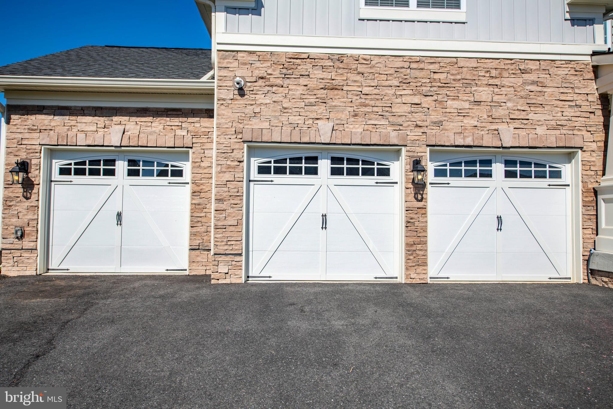 LAUREL RIDGE - THE MEADOWS - Residential