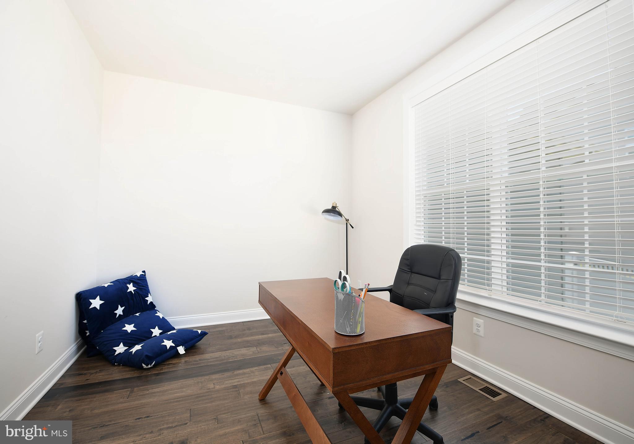 LAUREL RIDGE - THE MEADOWS - Residential