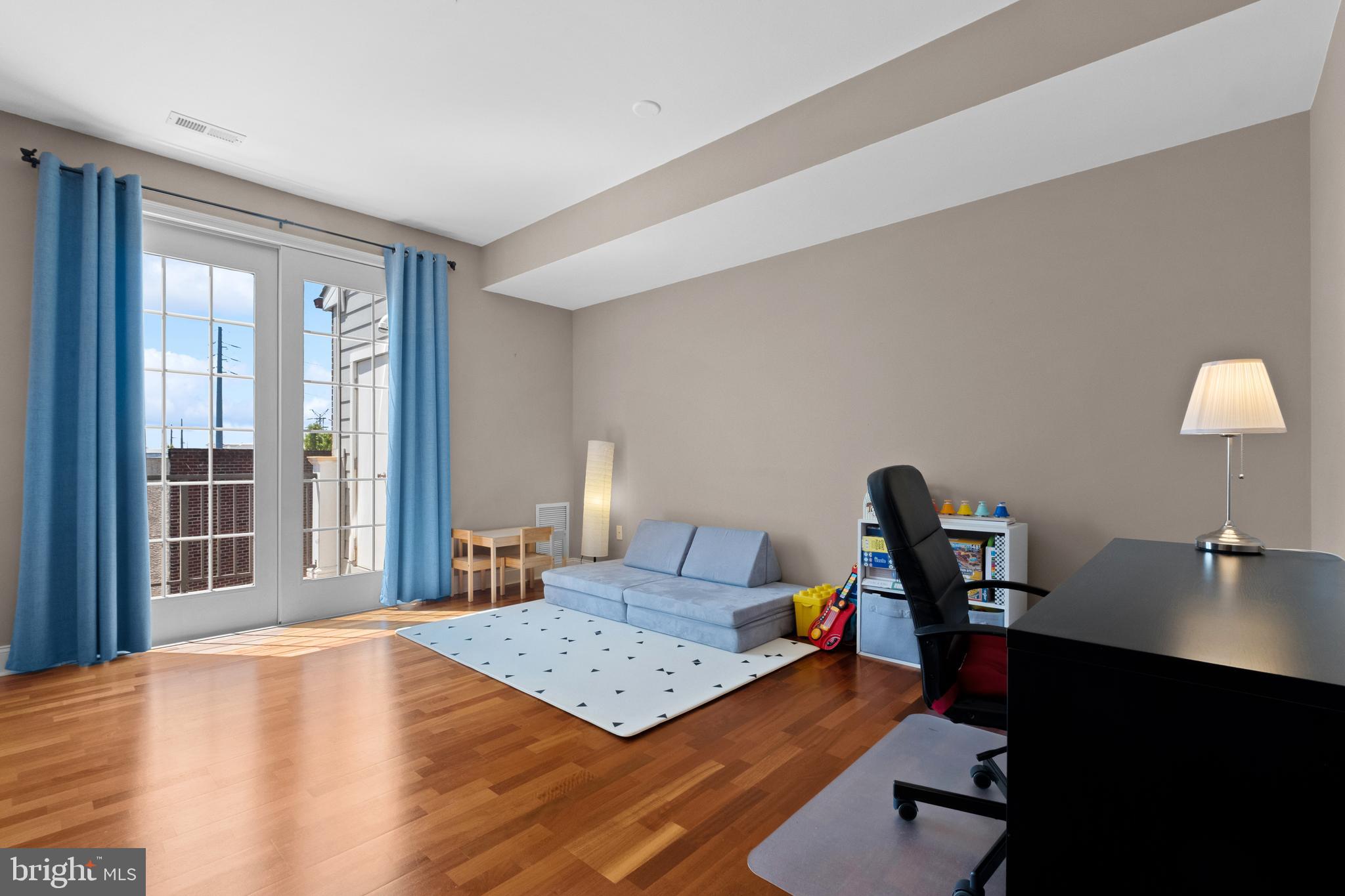NAVAL SQUARE - Residential