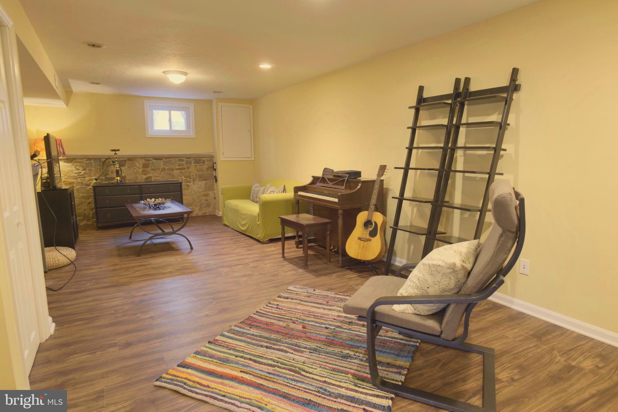 RANDOLPH HILLS - Residential Lease