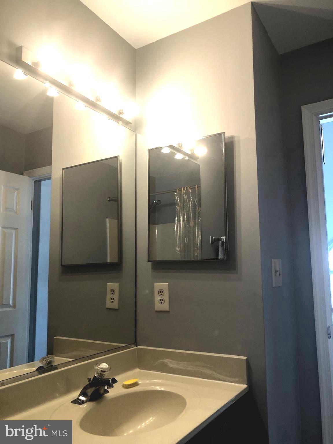 SOUTH HAMPTON - Residential