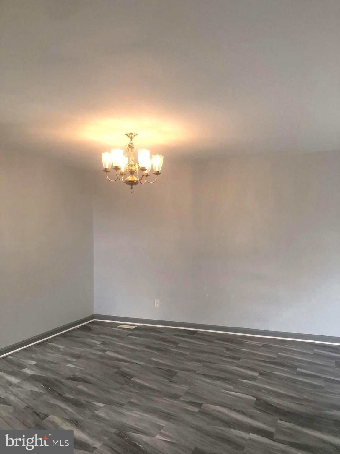SOUTH HAMPTON - Residential