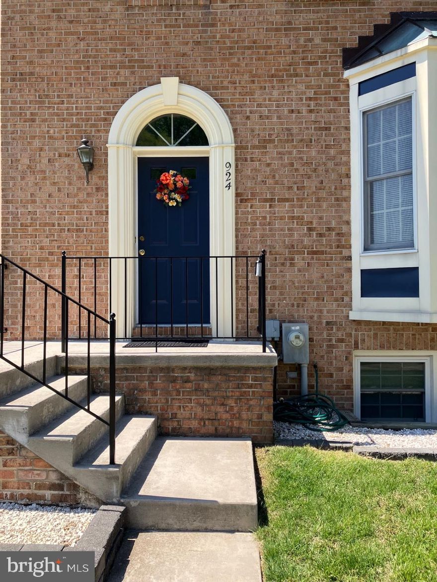 Beautifully maintained Colonial end-unit townhouse offering three spacious levels of comfortable living. The main and upper levels feature 3 bedrooms and 2.5 bathrooms, along with an updated kitchen that opens seamlessly into bright, open-concept living and dining areas—perfect for both everyday living and entertaining.
The fully finished lower level is completely self-contained, a private entrance and full bathroom, making it ideal for guests, extended family, or potential rental income.
Enjoy outdoor living on the enclosed deck with a privacy fence, providing a peaceful and secluded space to relax or entertain. This home combines versatility, space, and convenience in a highly desirable end-unit setting.
The park area includes a basketball court along with a tot lot, providing space for both sports activities and children's play.