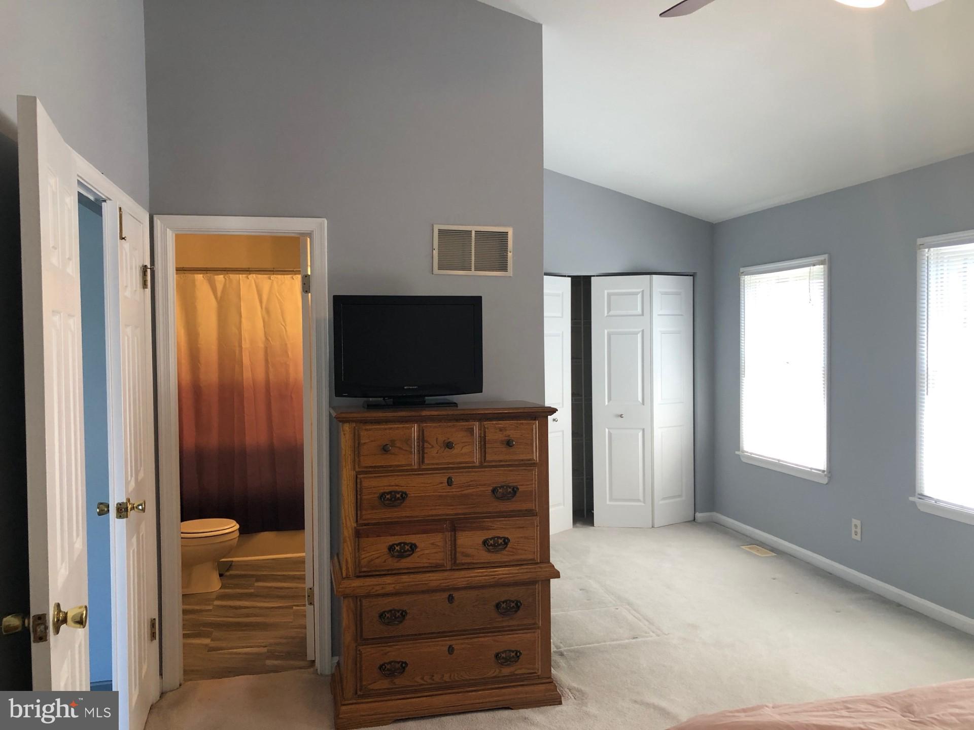 SOUTH HAMPTON - Residential