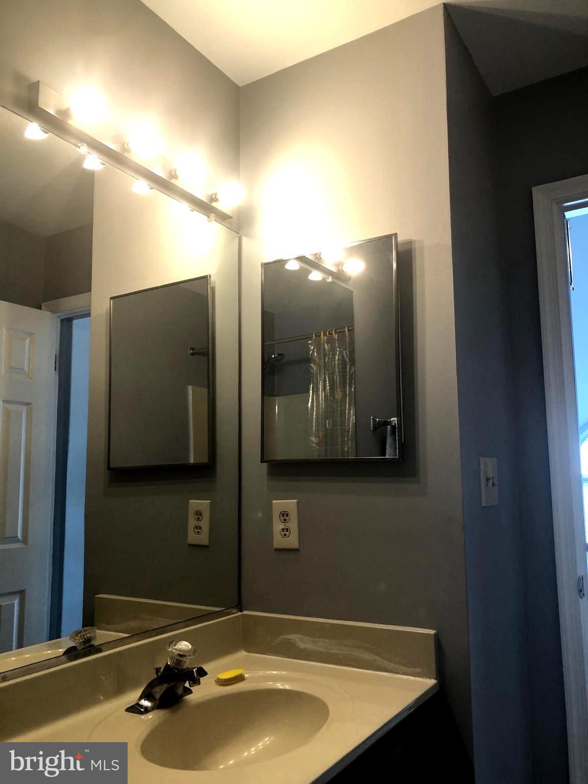 SOUTH HAMPTON - Residential