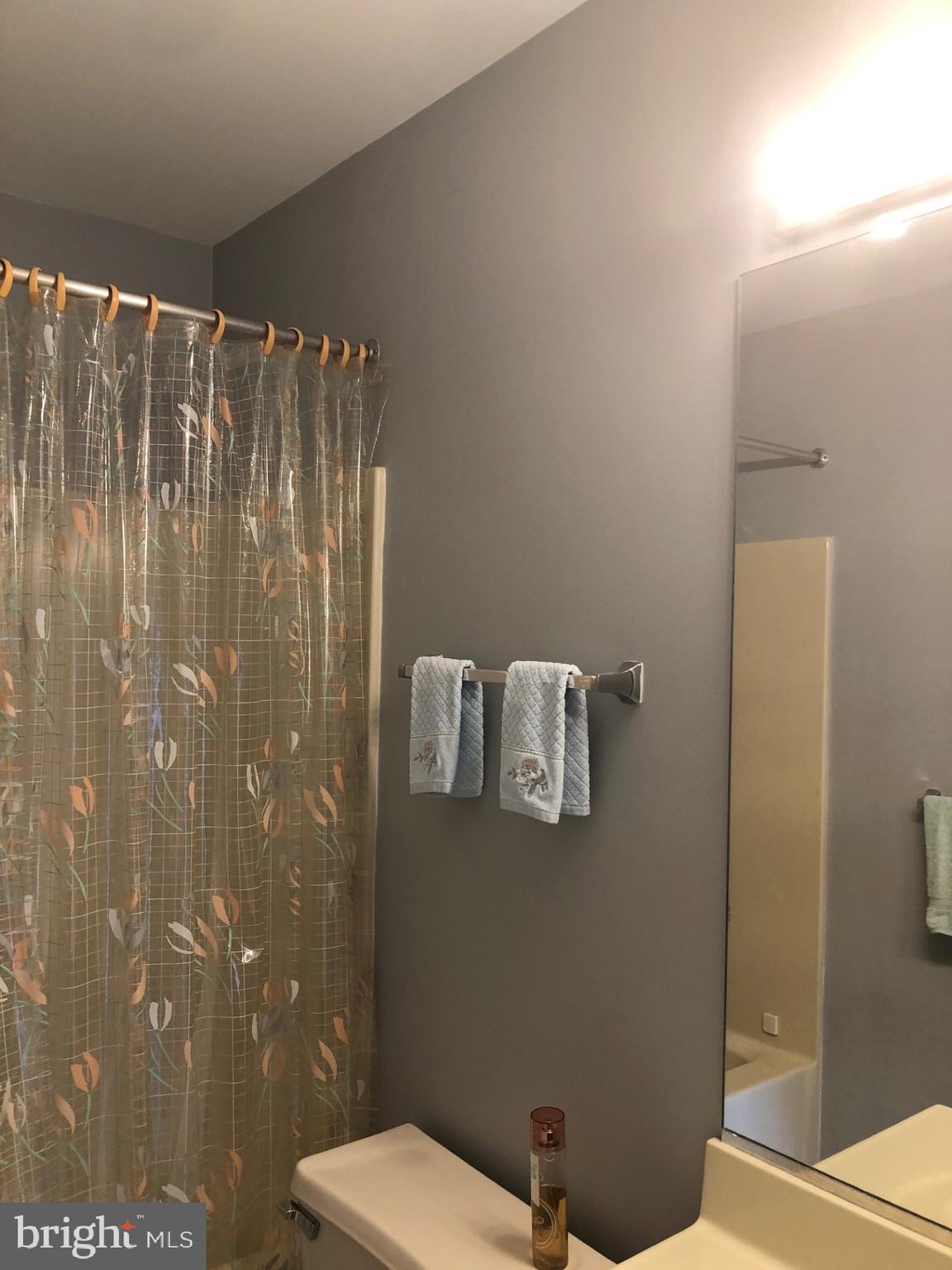 SOUTH HAMPTON - Residential