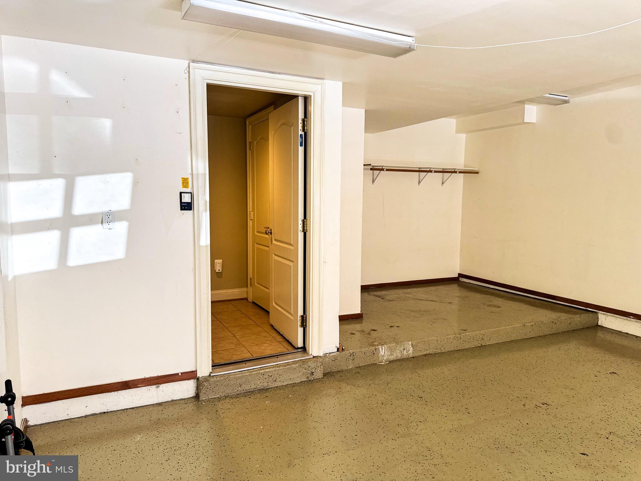 FAIRFAX PARK - Residential Lease