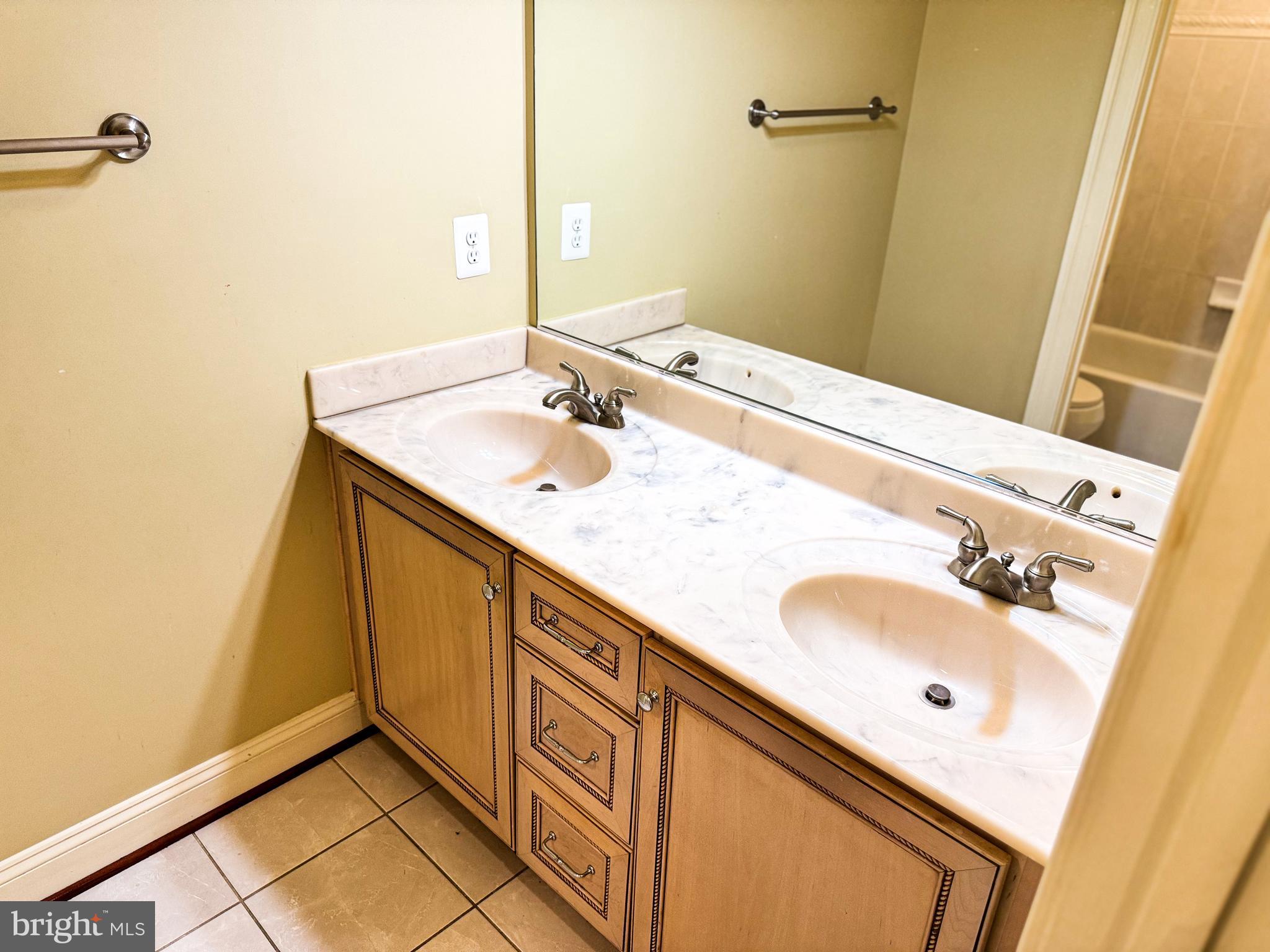 FAIRFAX PARK - Residential Lease