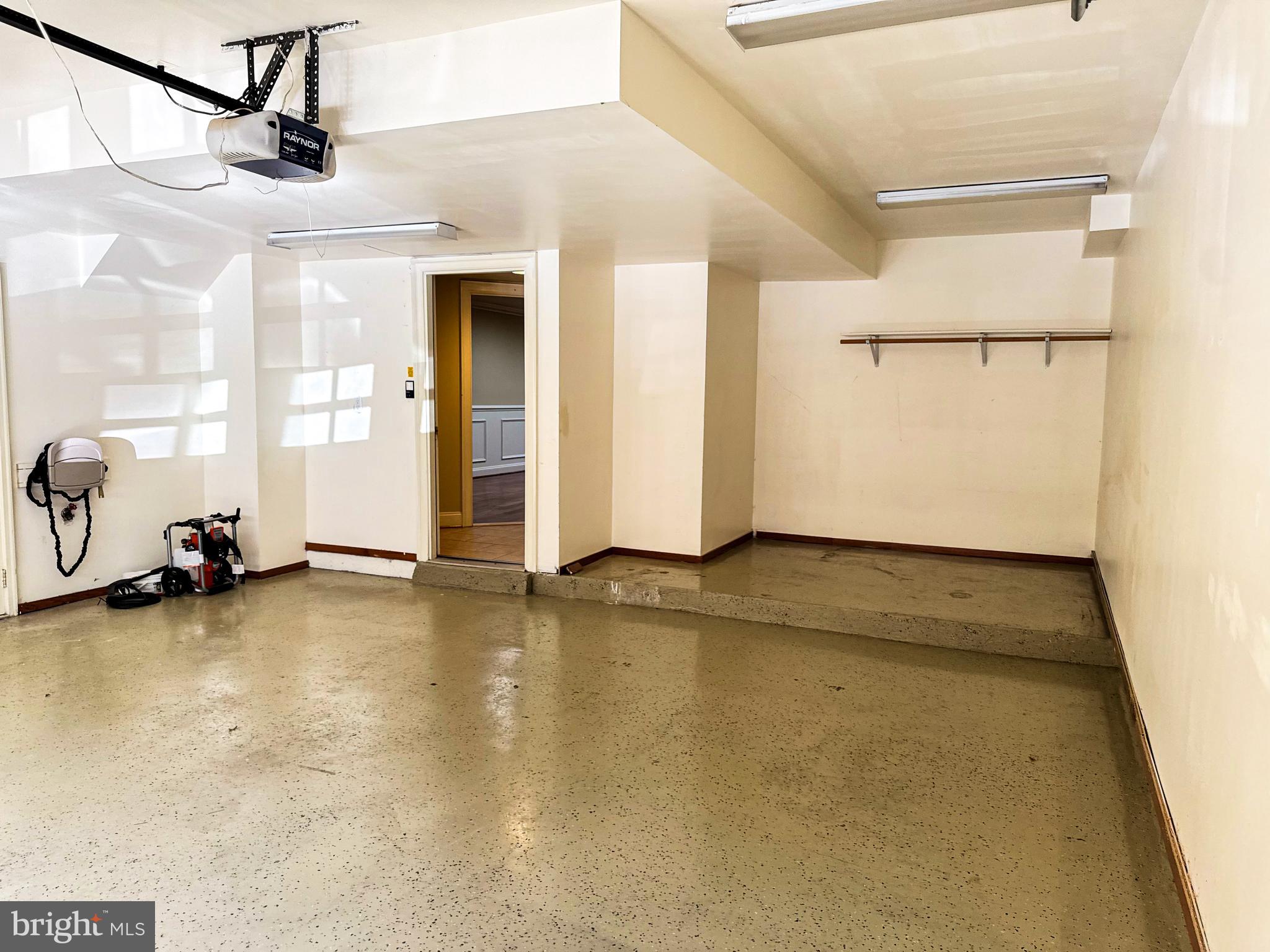 FAIRFAX PARK - Residential Lease