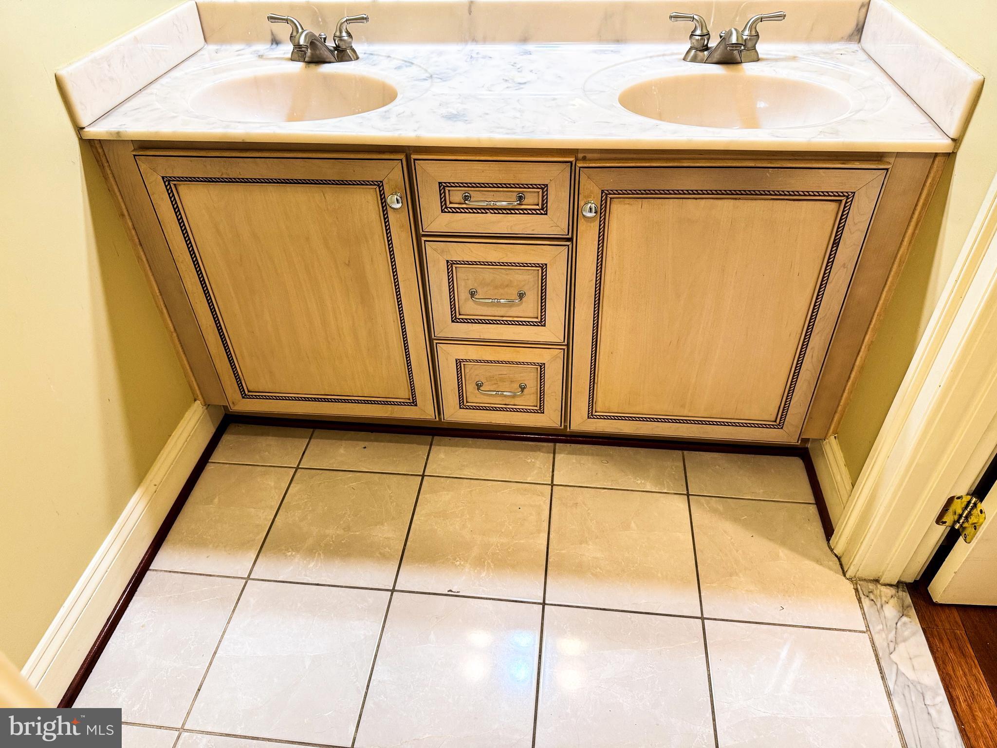 FAIRFAX PARK - Residential Lease