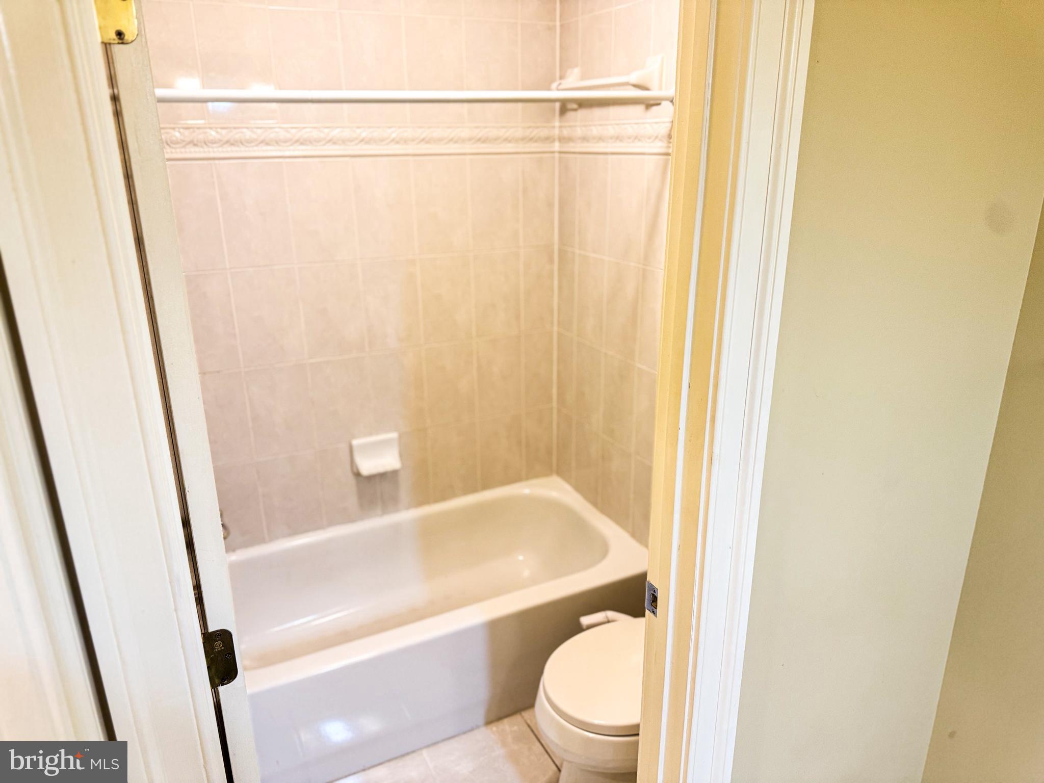 FAIRFAX PARK - Residential Lease