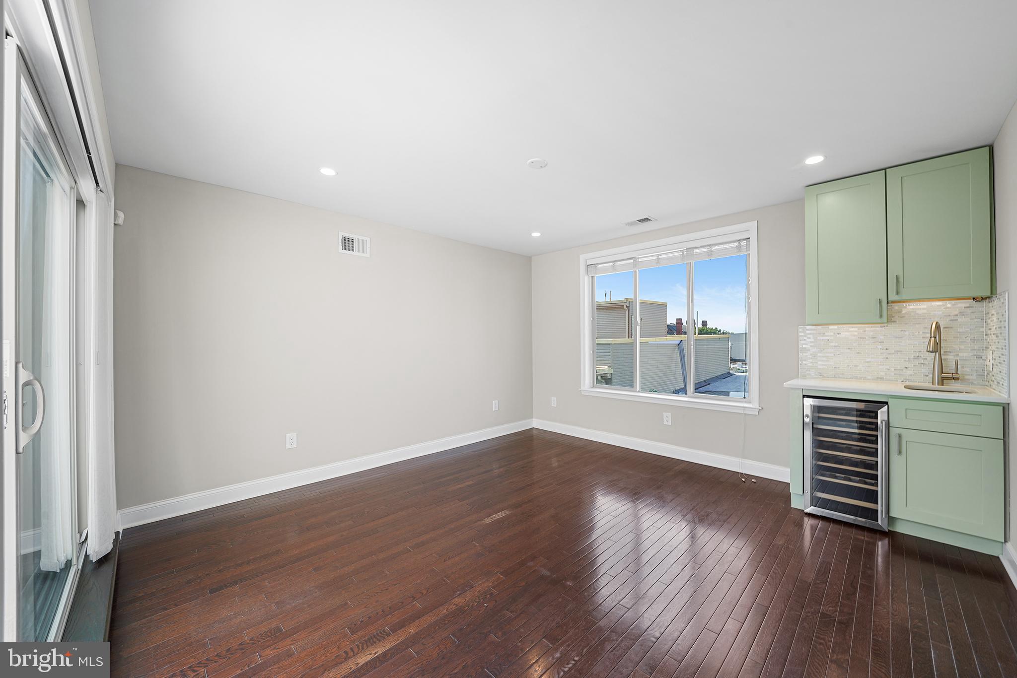 POINT BREEZE - Residential