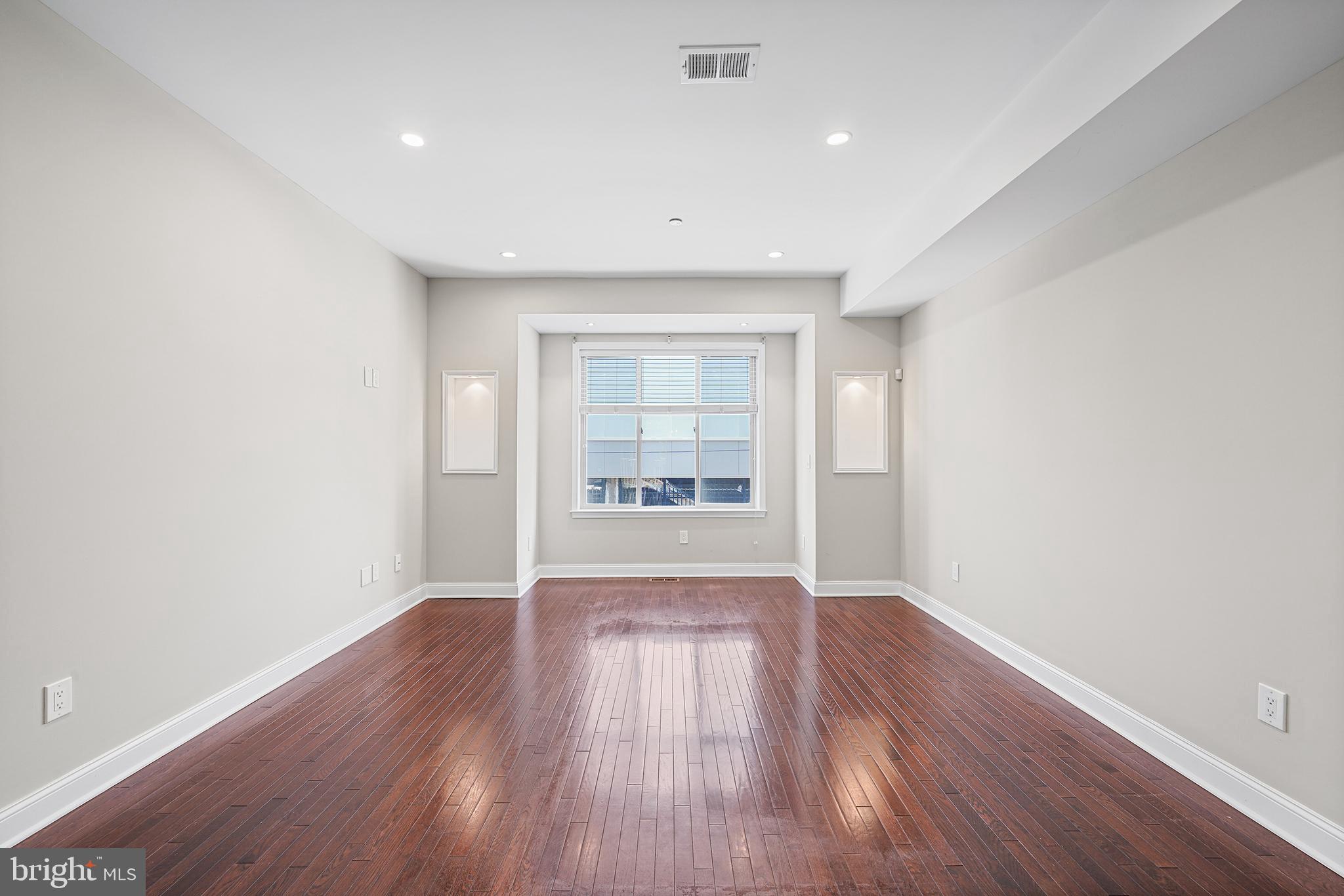 POINT BREEZE - Residential