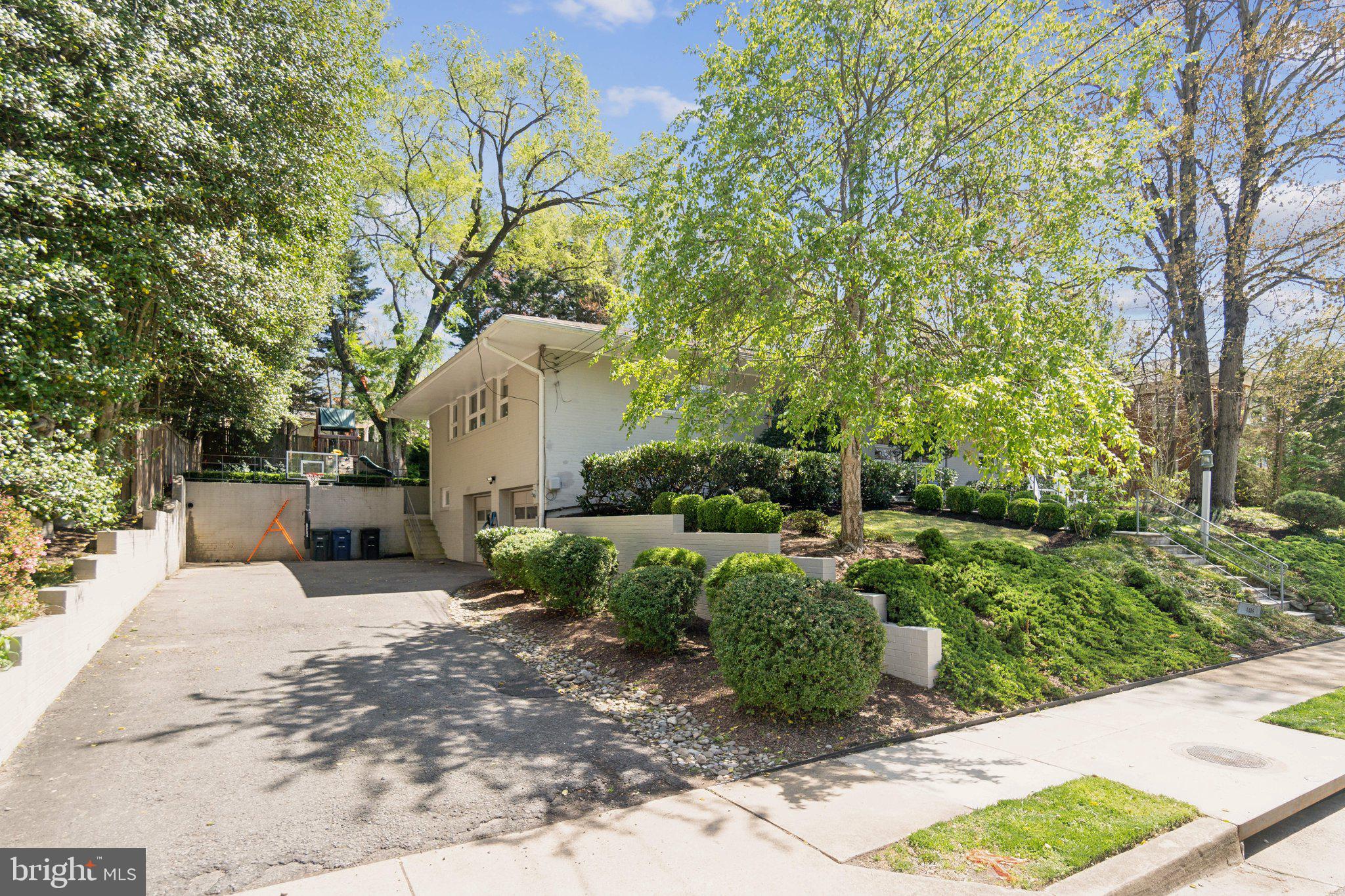 GOLF CLUB MANOR - Residential