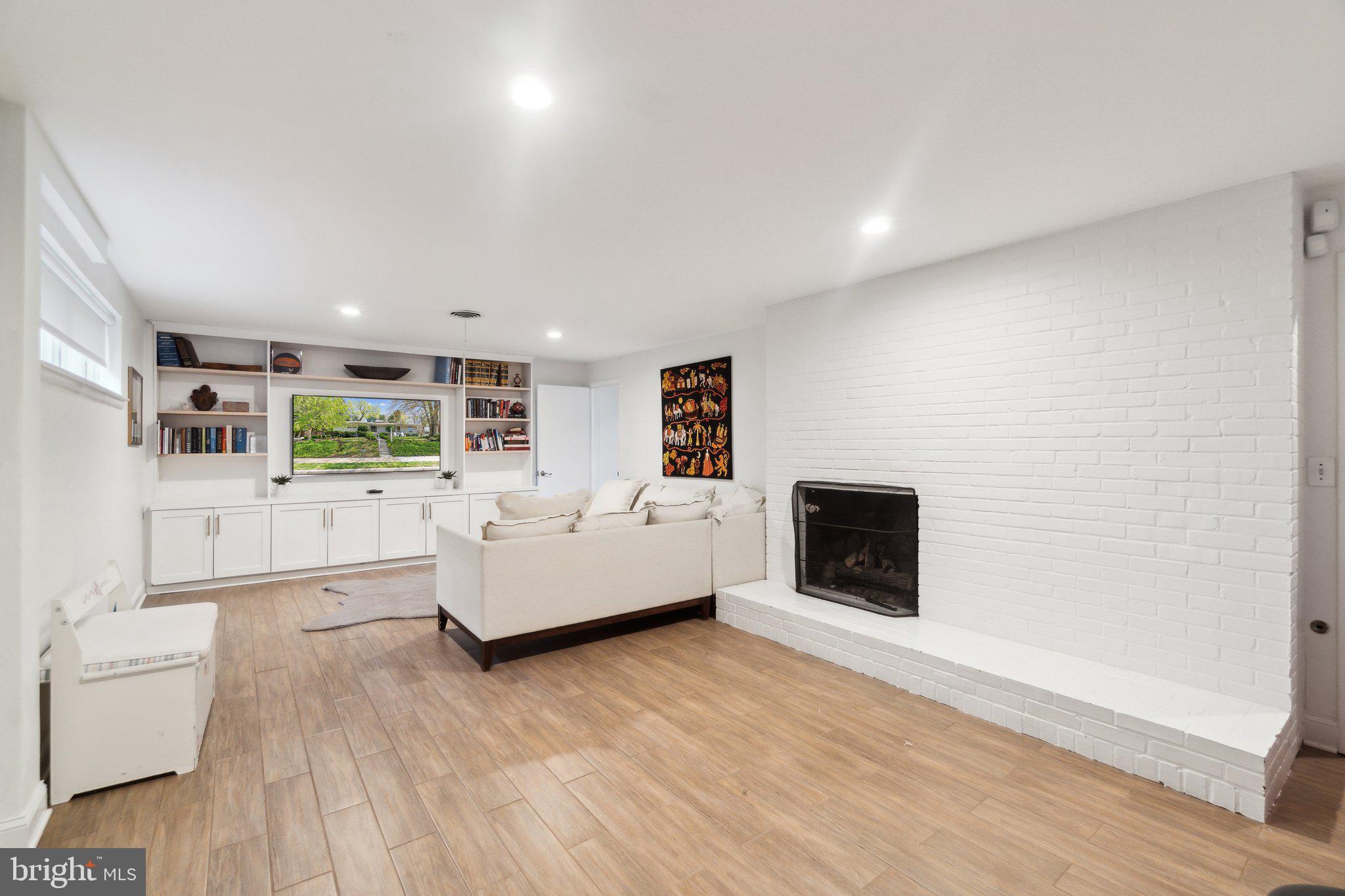 GOLF CLUB MANOR - Residential