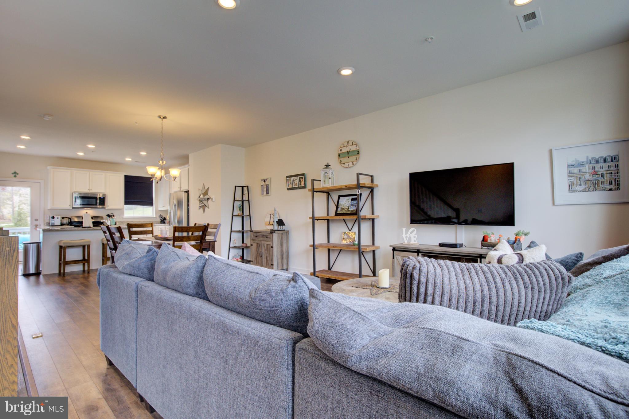 WHISPERING WOODS - Residential