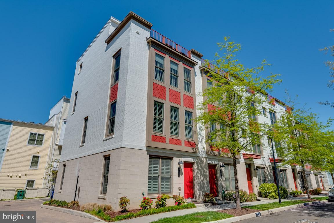 OLD TOWN COMMONS - Residential