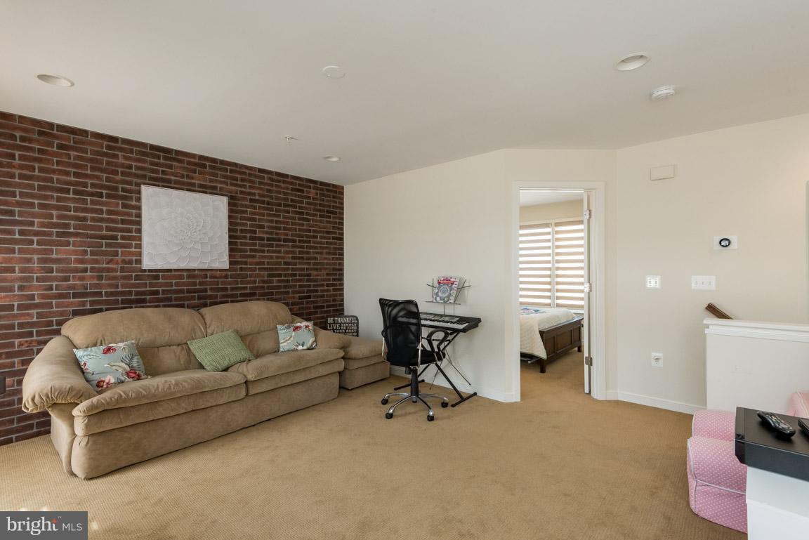 OLD TOWN COMMONS - Residential