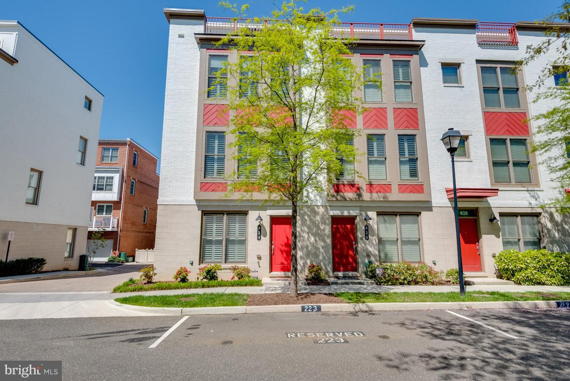 OLD TOWN COMMONS - Residential