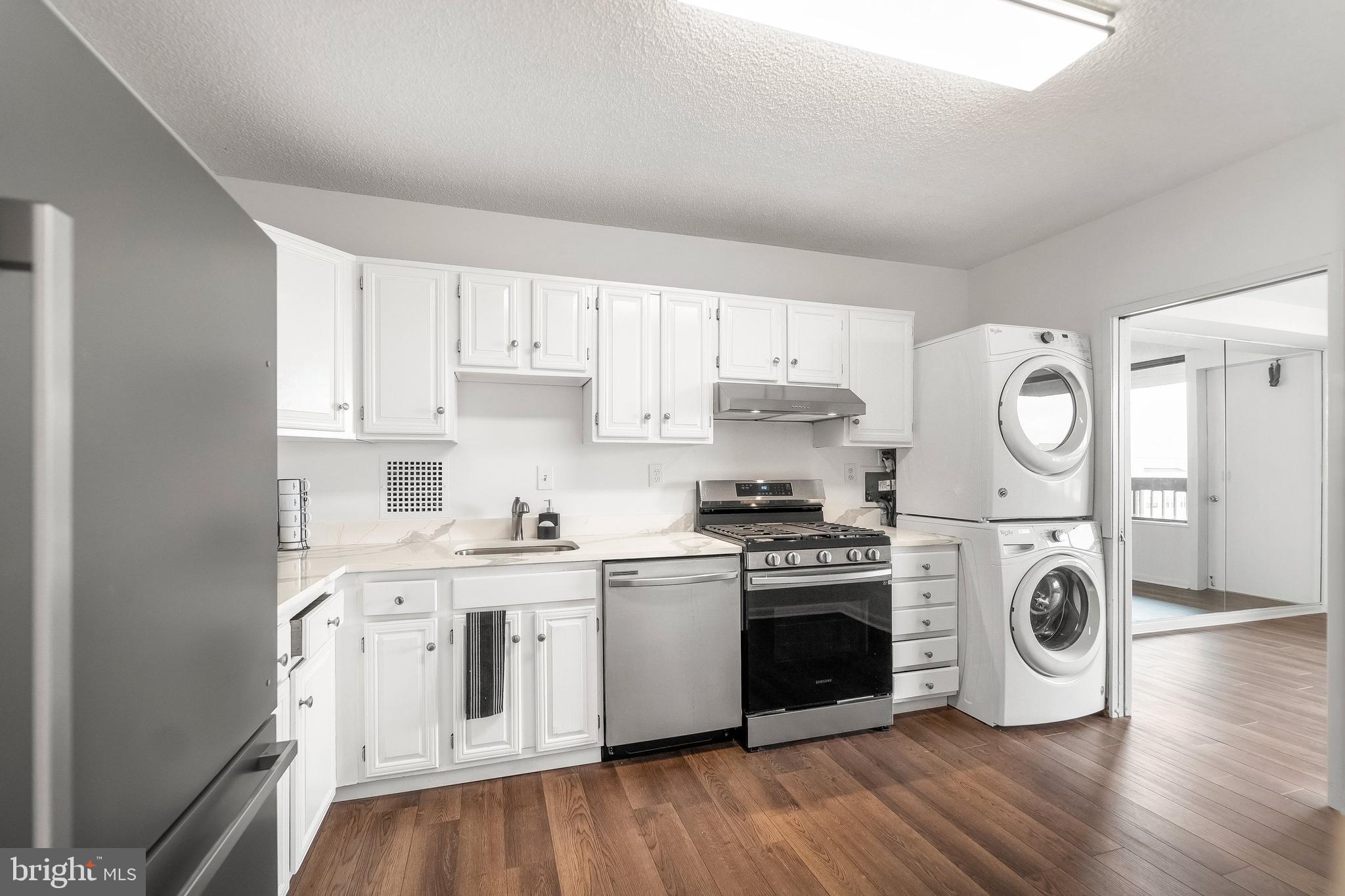 SKYLINE PLAZA - Residential