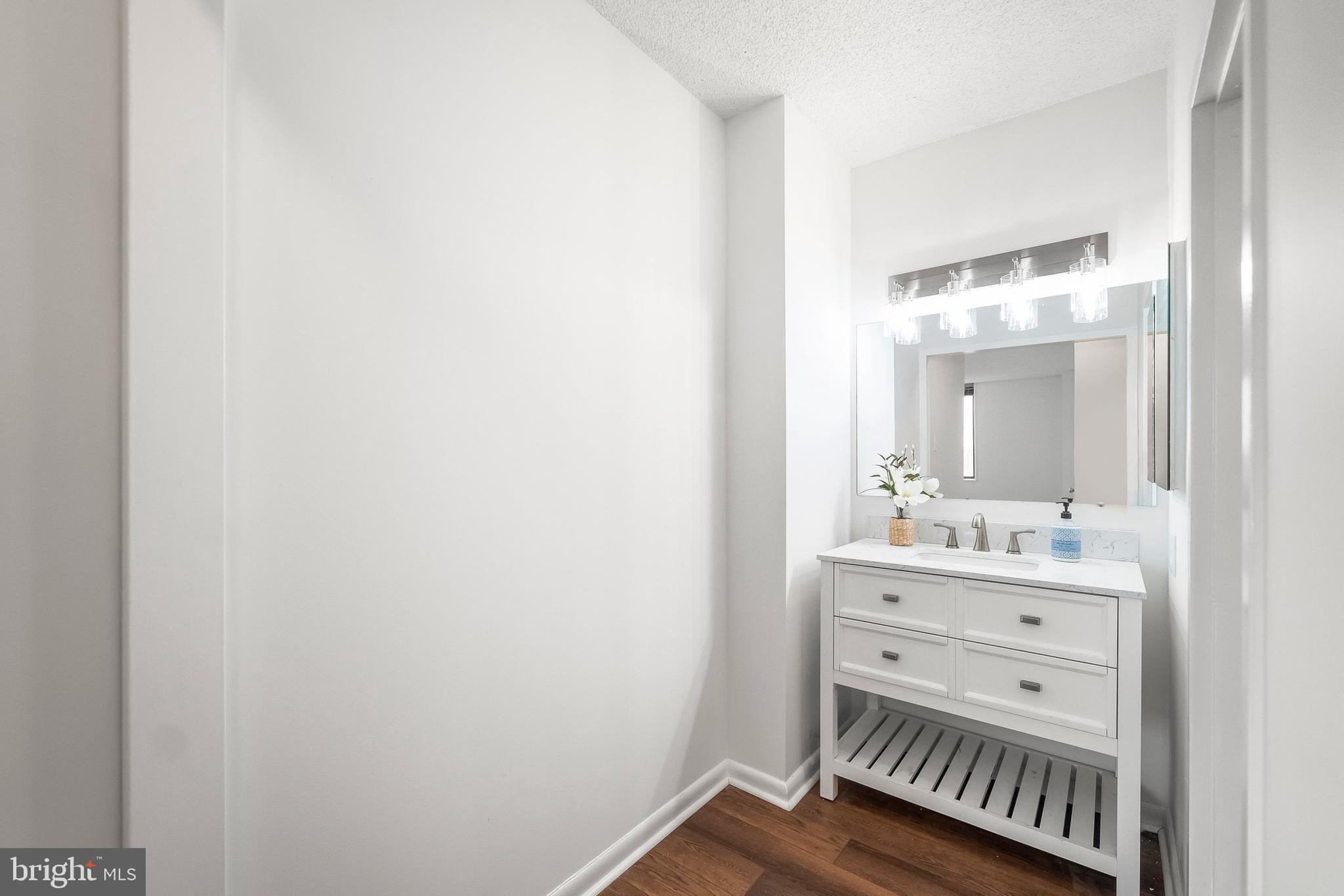 SKYLINE PLAZA - Residential