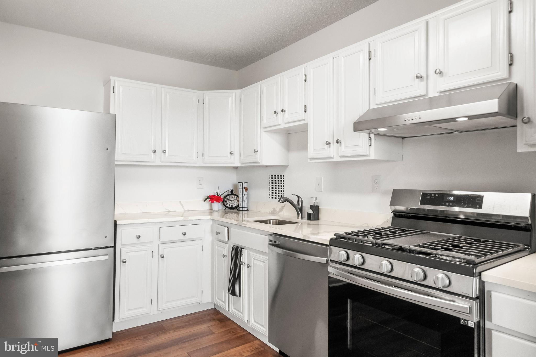 SKYLINE PLAZA - Residential