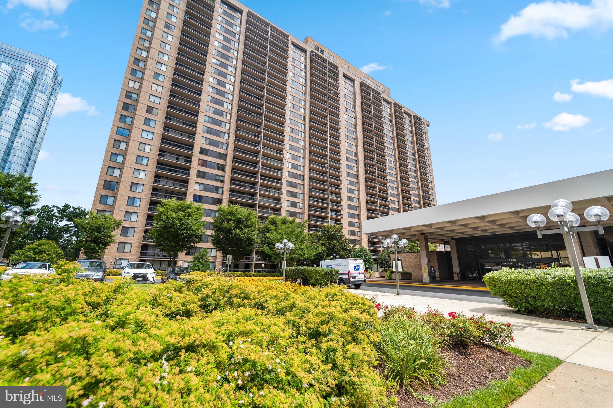 SKYLINE PLAZA - Residential