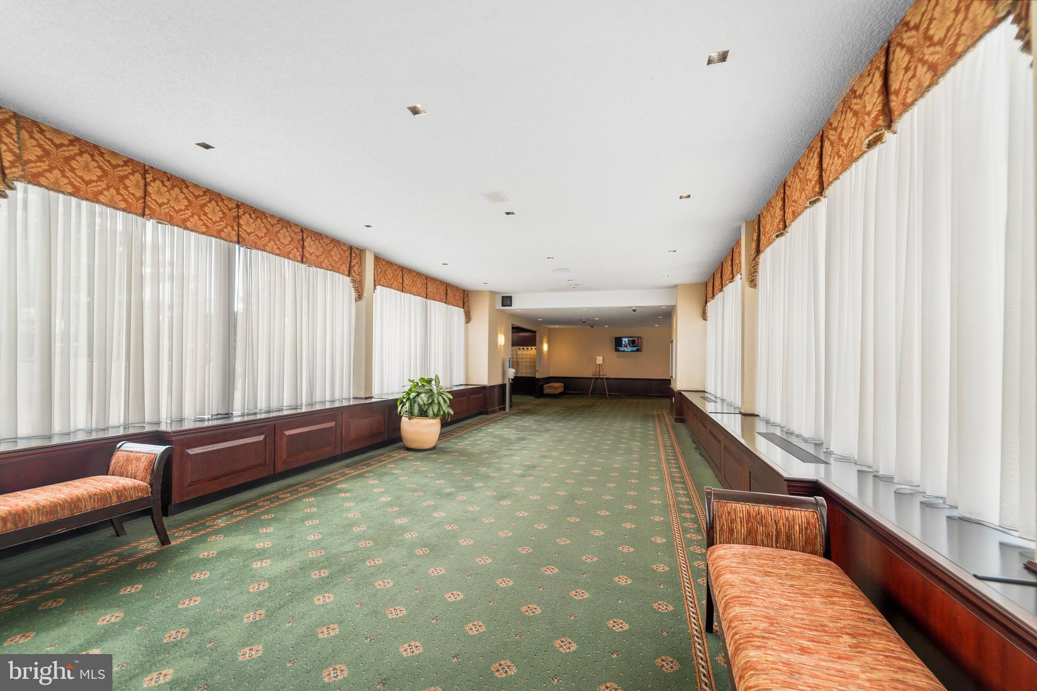 SKYLINE PLAZA - Residential