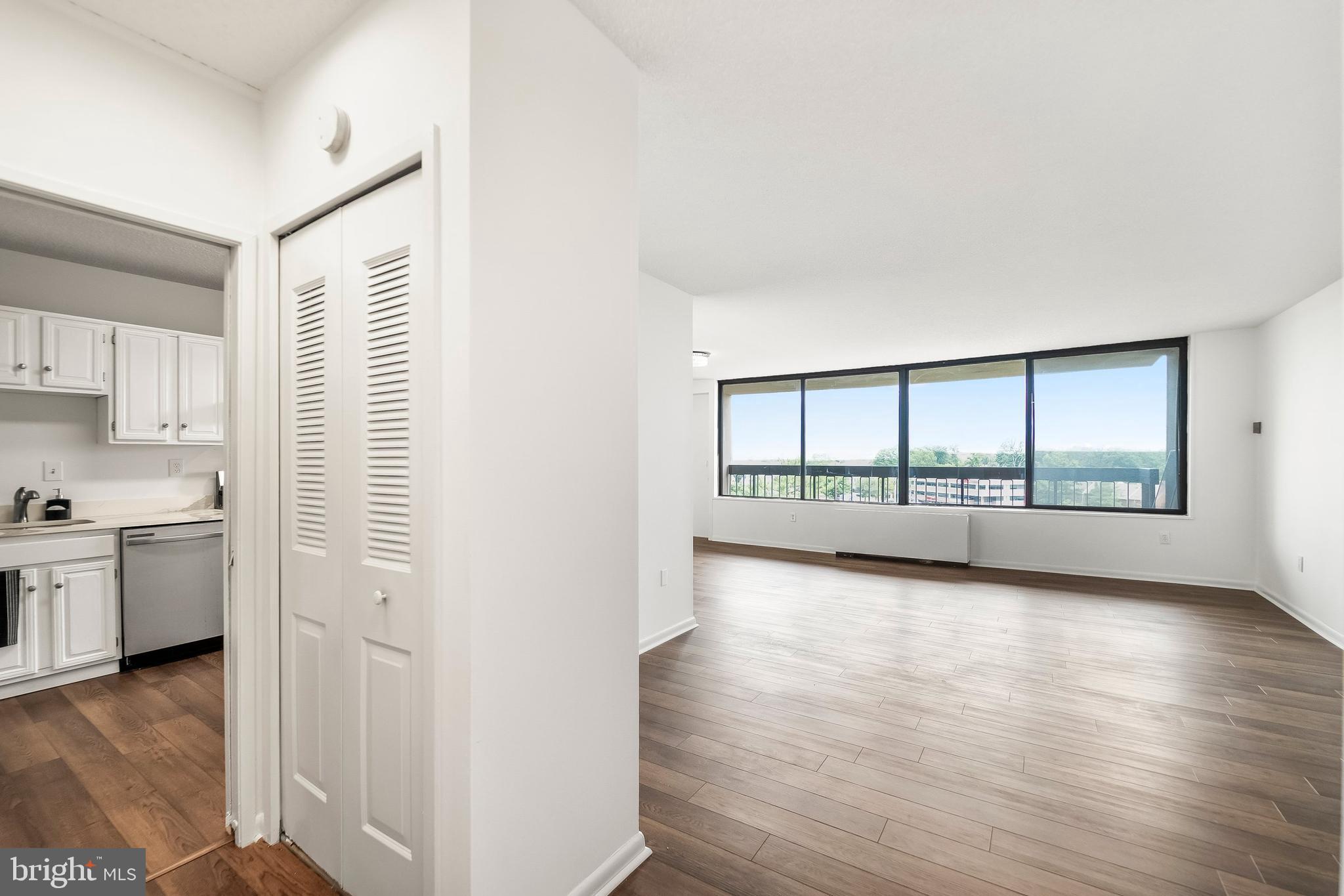 SKYLINE PLAZA - Residential