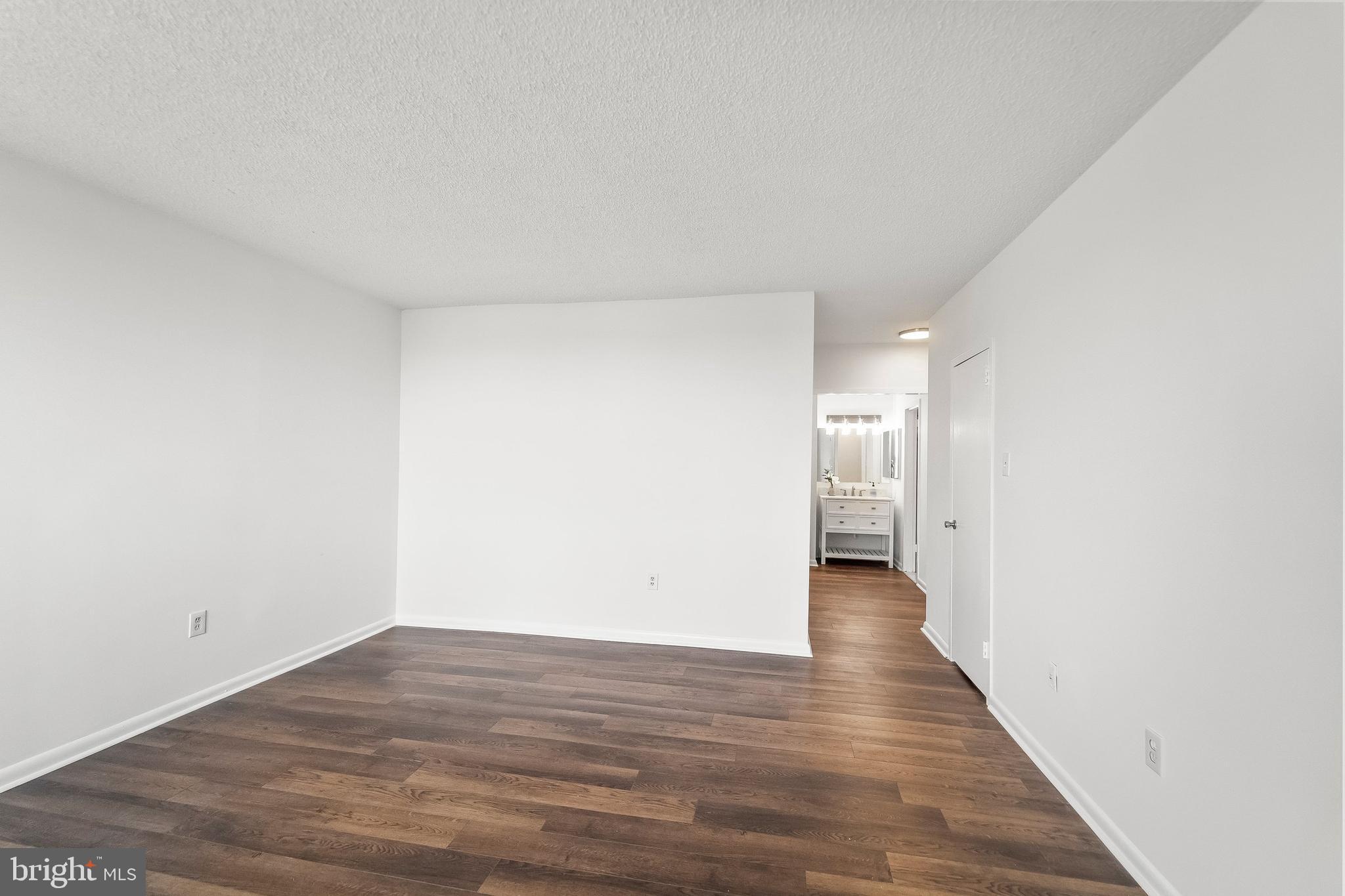 SKYLINE PLAZA - Residential