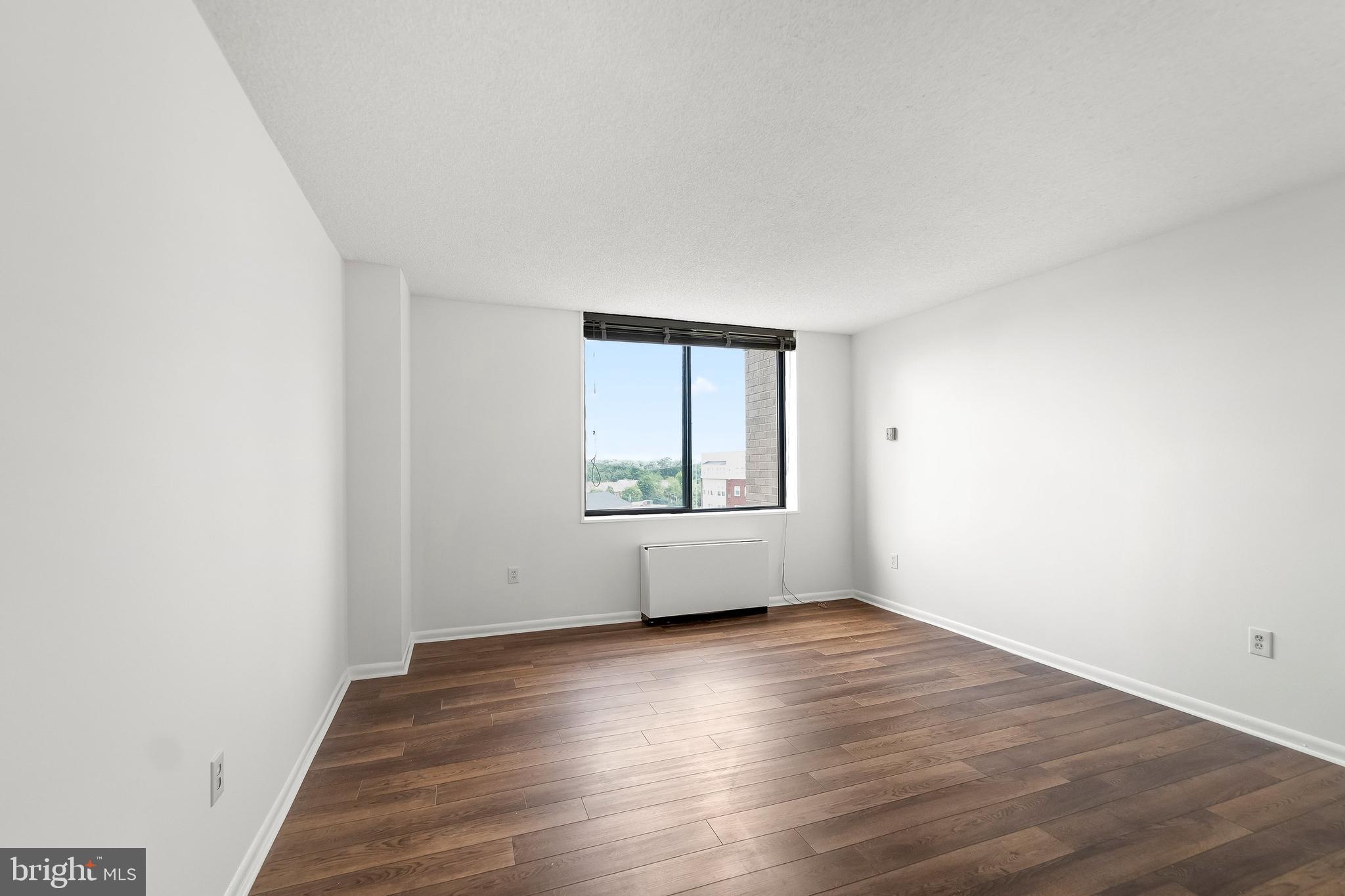 SKYLINE PLAZA - Residential