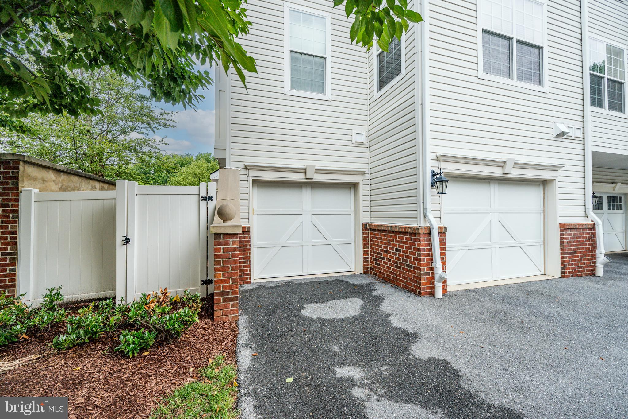 3011 DEXTER DRIVE 1106