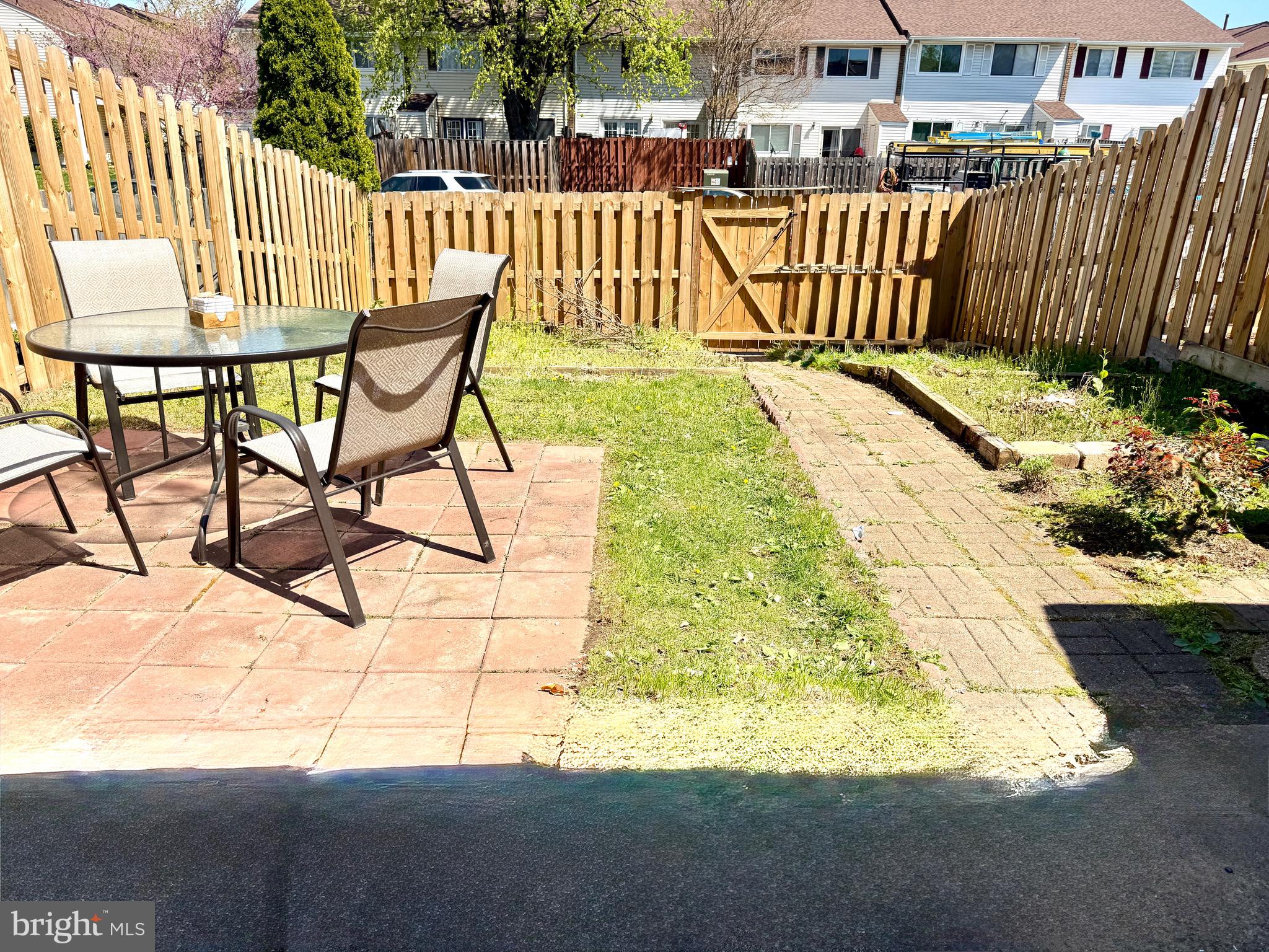 COVERSTONE SQUARE - Residential