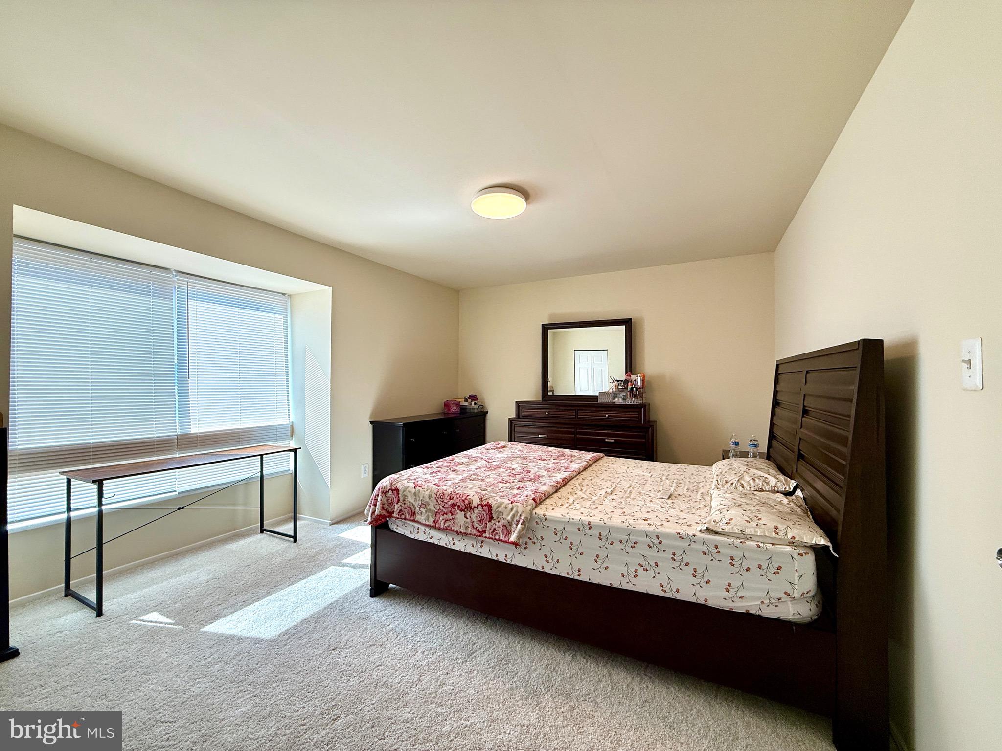 COVERSTONE SQUARE - Residential