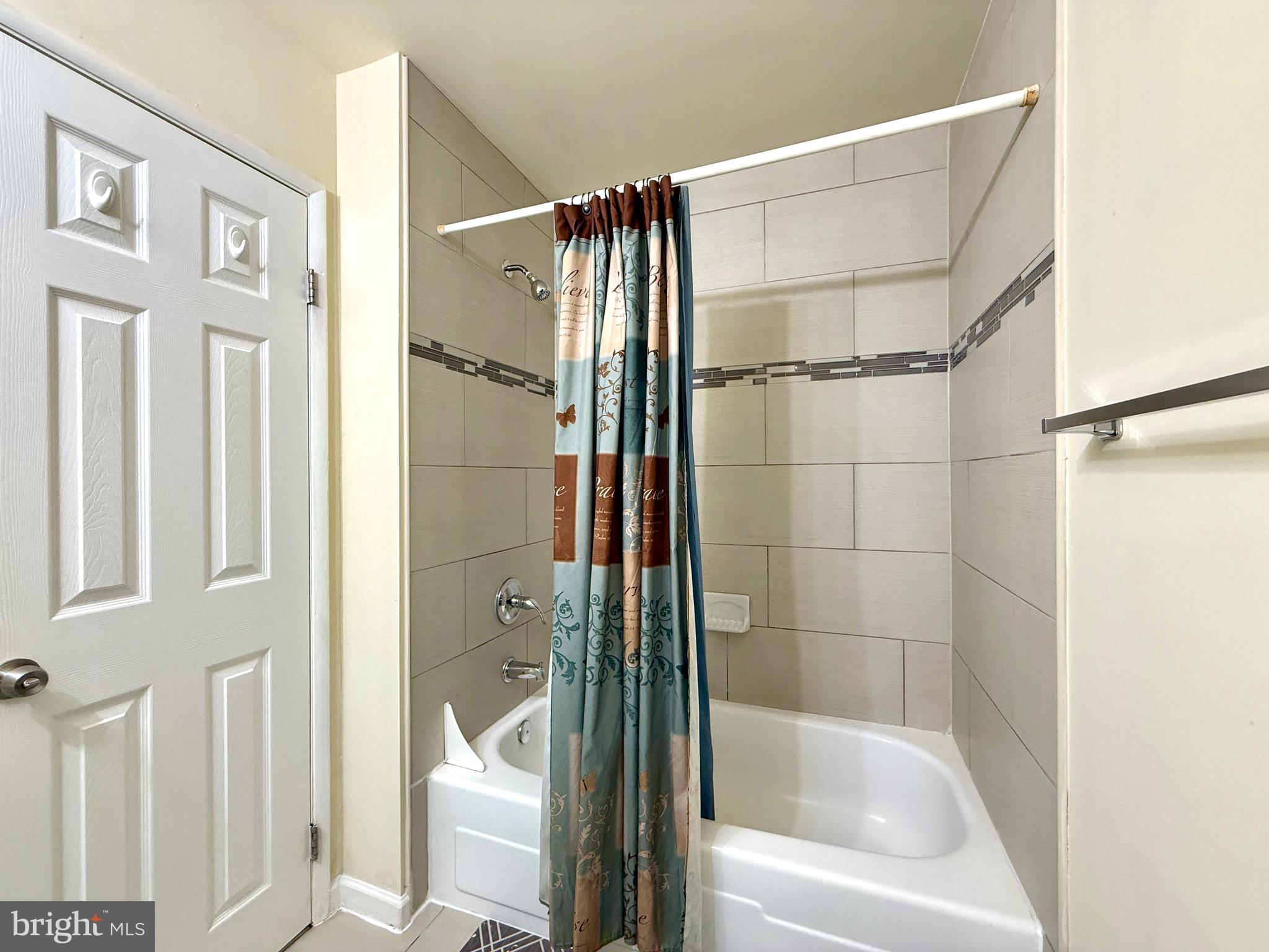 COVERSTONE SQUARE - Residential