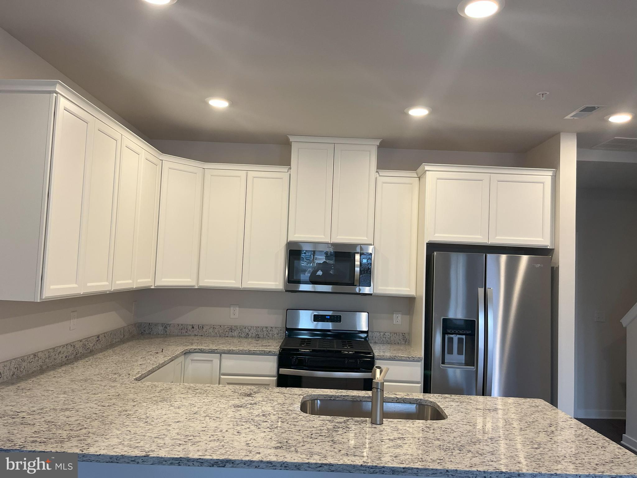 RIVER PIONTE - Residential Lease